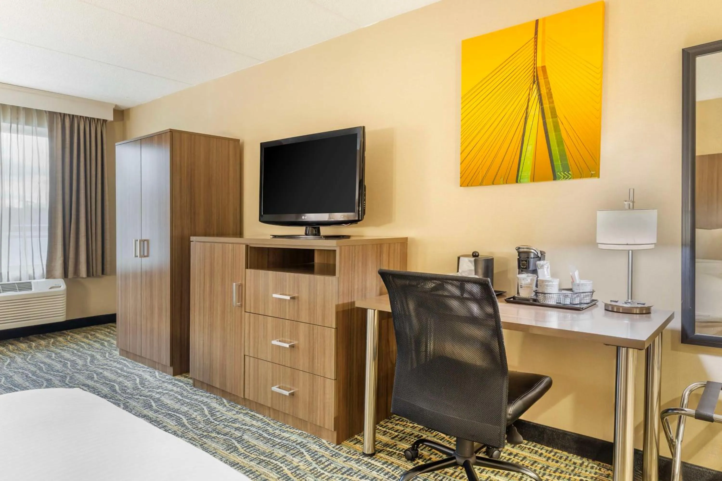 Bedroom, Bed in Best Western Plus New Englander