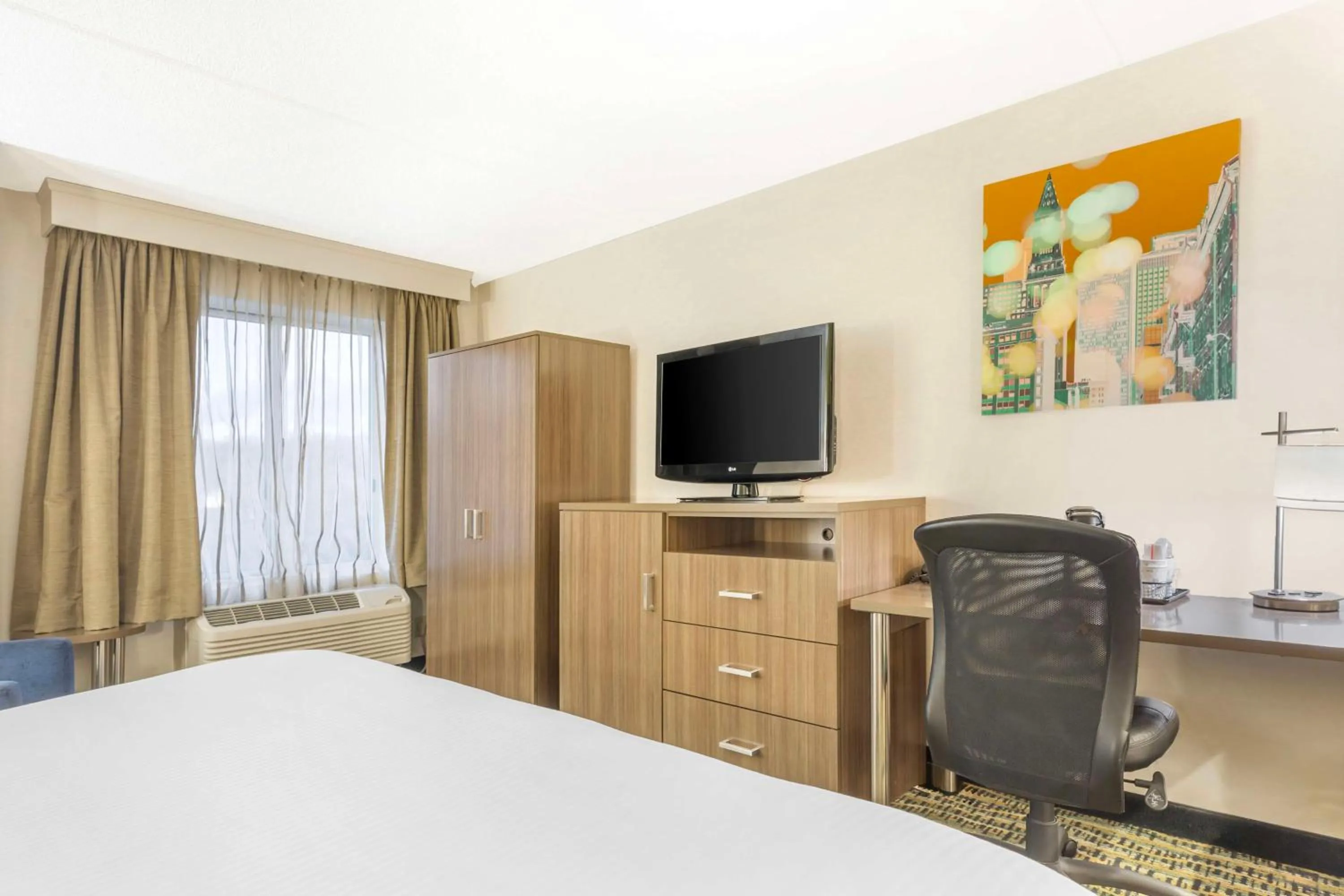 Bedroom, Bed in Best Western Plus New Englander