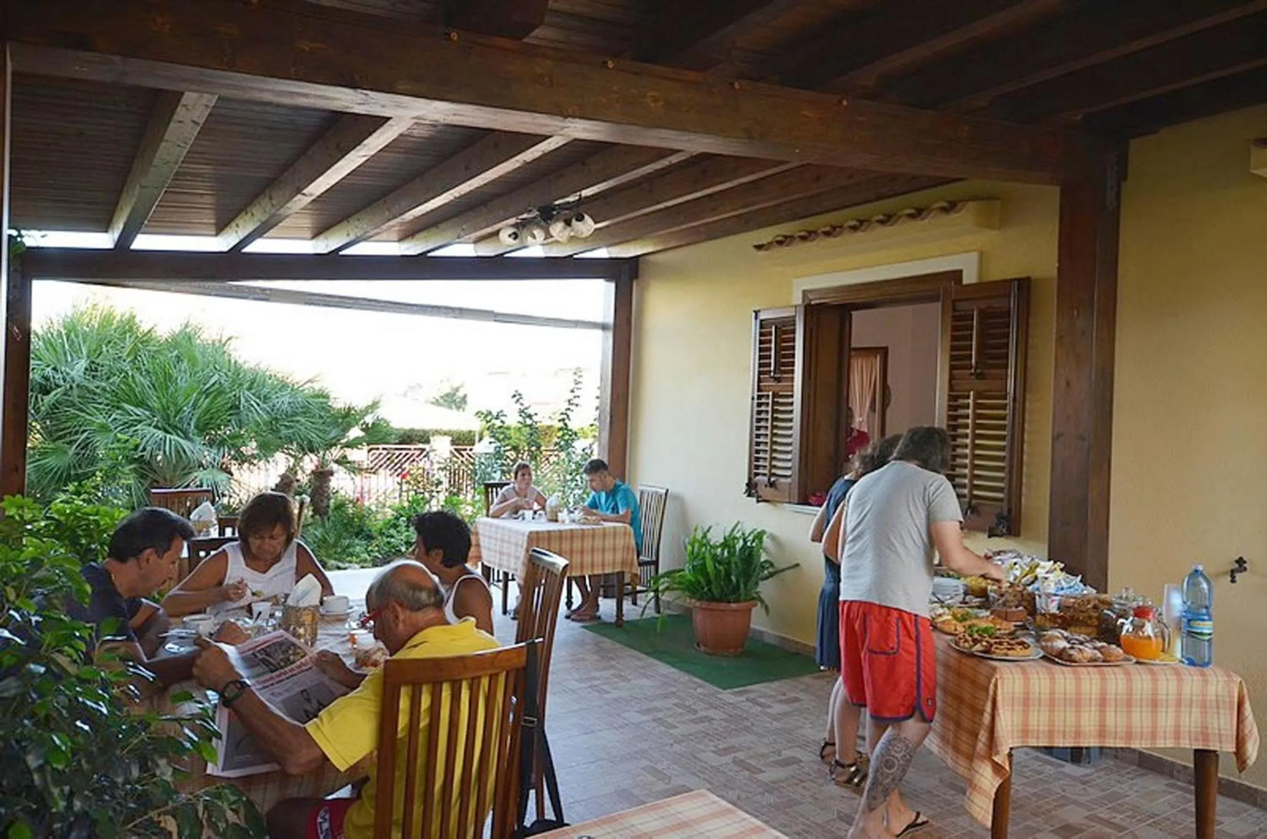 Buffet breakfast in Aurora Castelluzzo