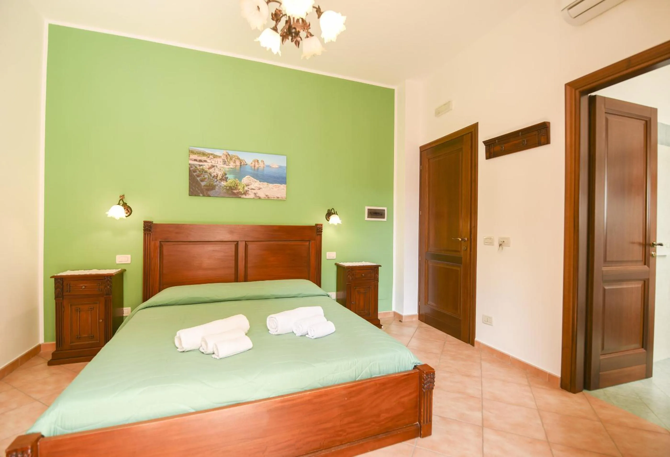 Photo of the whole room, Bed in Aurora Castelluzzo