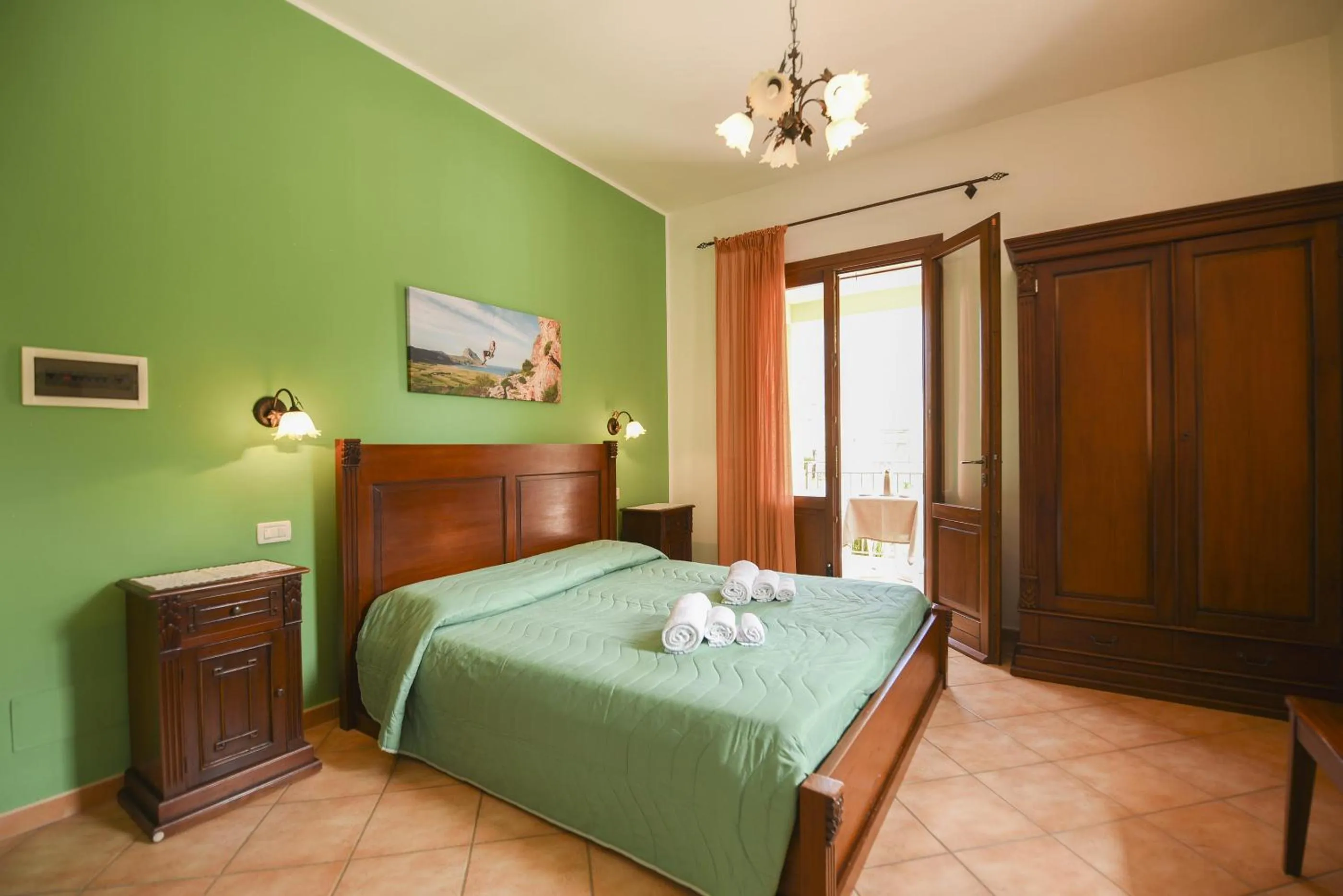 Photo of the whole room, Bed in Aurora Castelluzzo