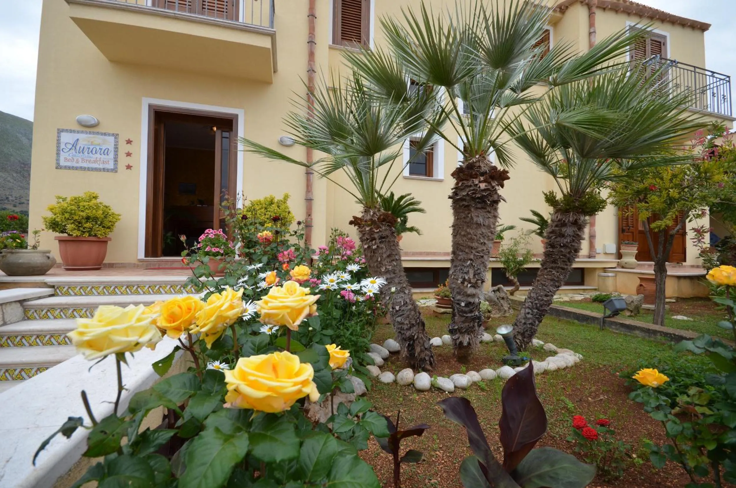 Facade/entrance in Aurora Castelluzzo