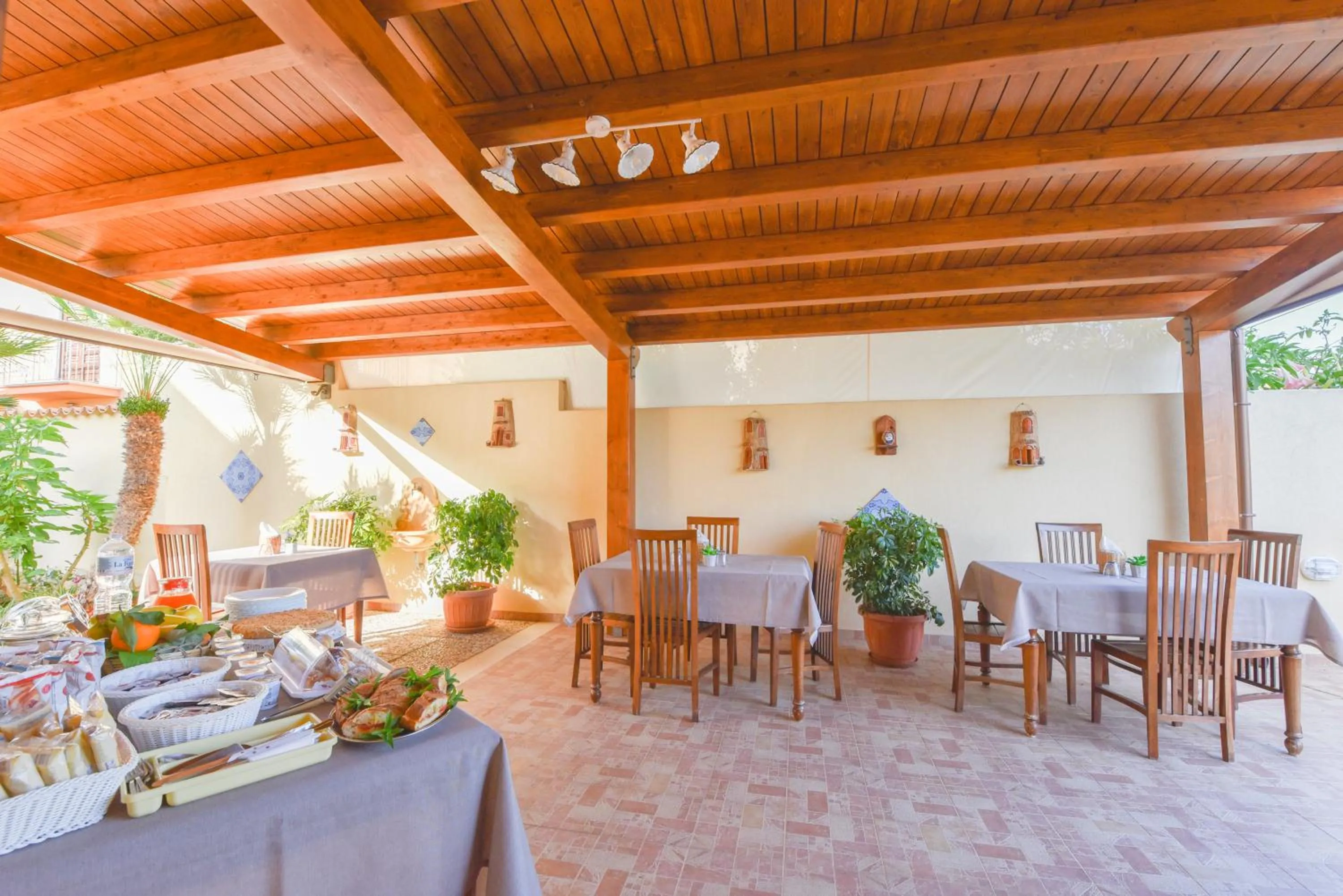 Breakfast in Aurora Castelluzzo