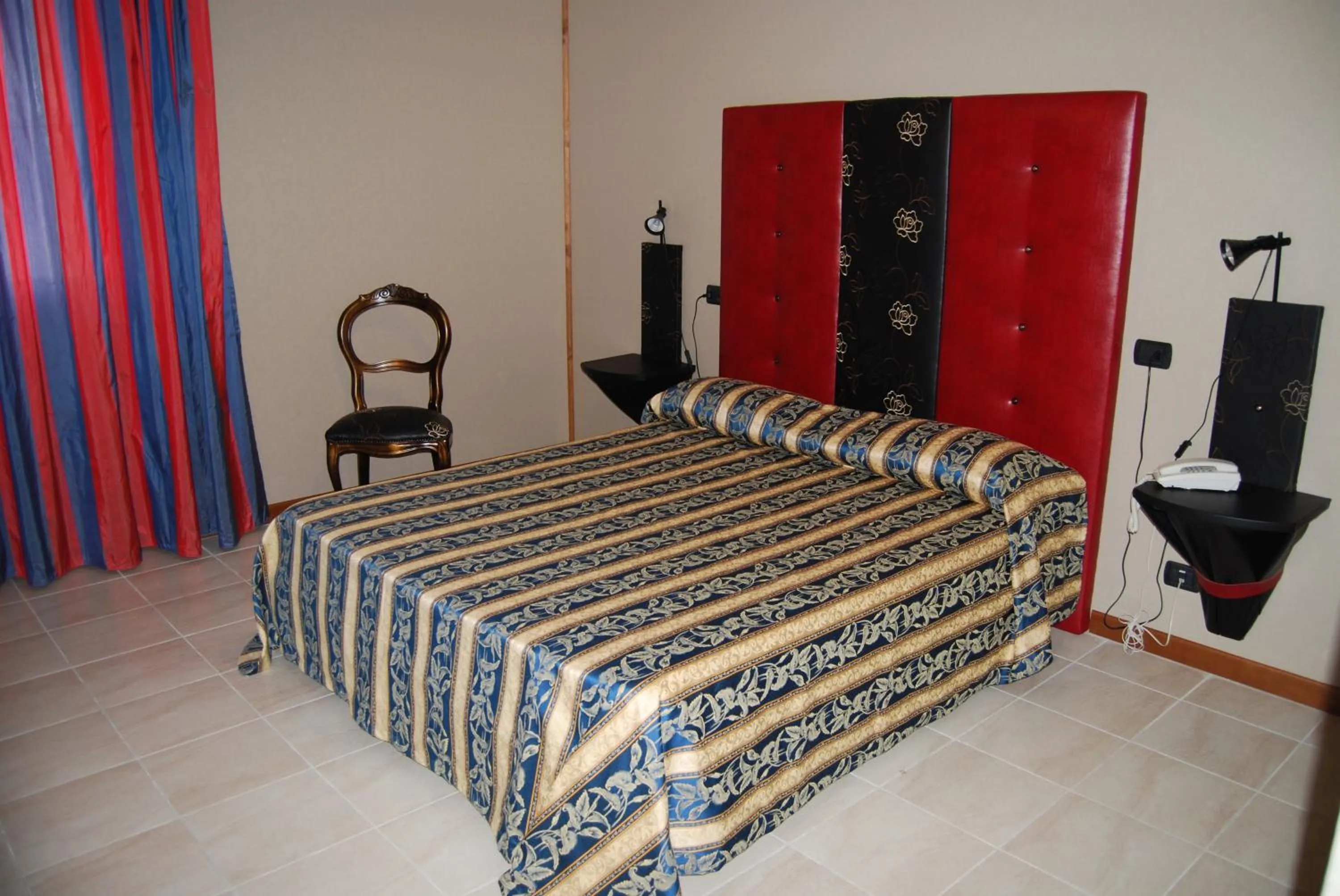 Bedroom, Bed in Hotel Ospite Inatteso