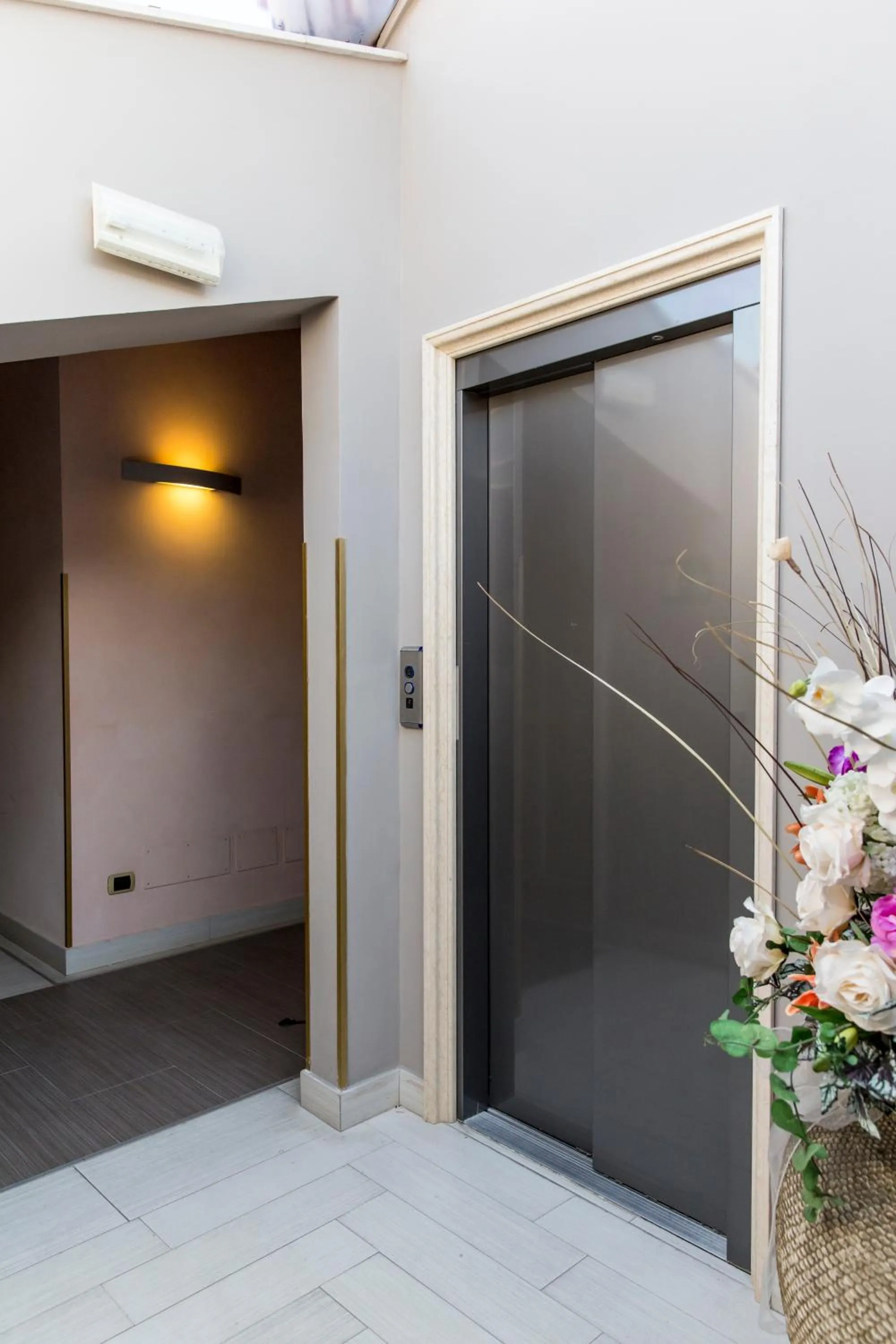 elevator in B&B Acireale - Il Cavalluccio Marino Fronte Mare