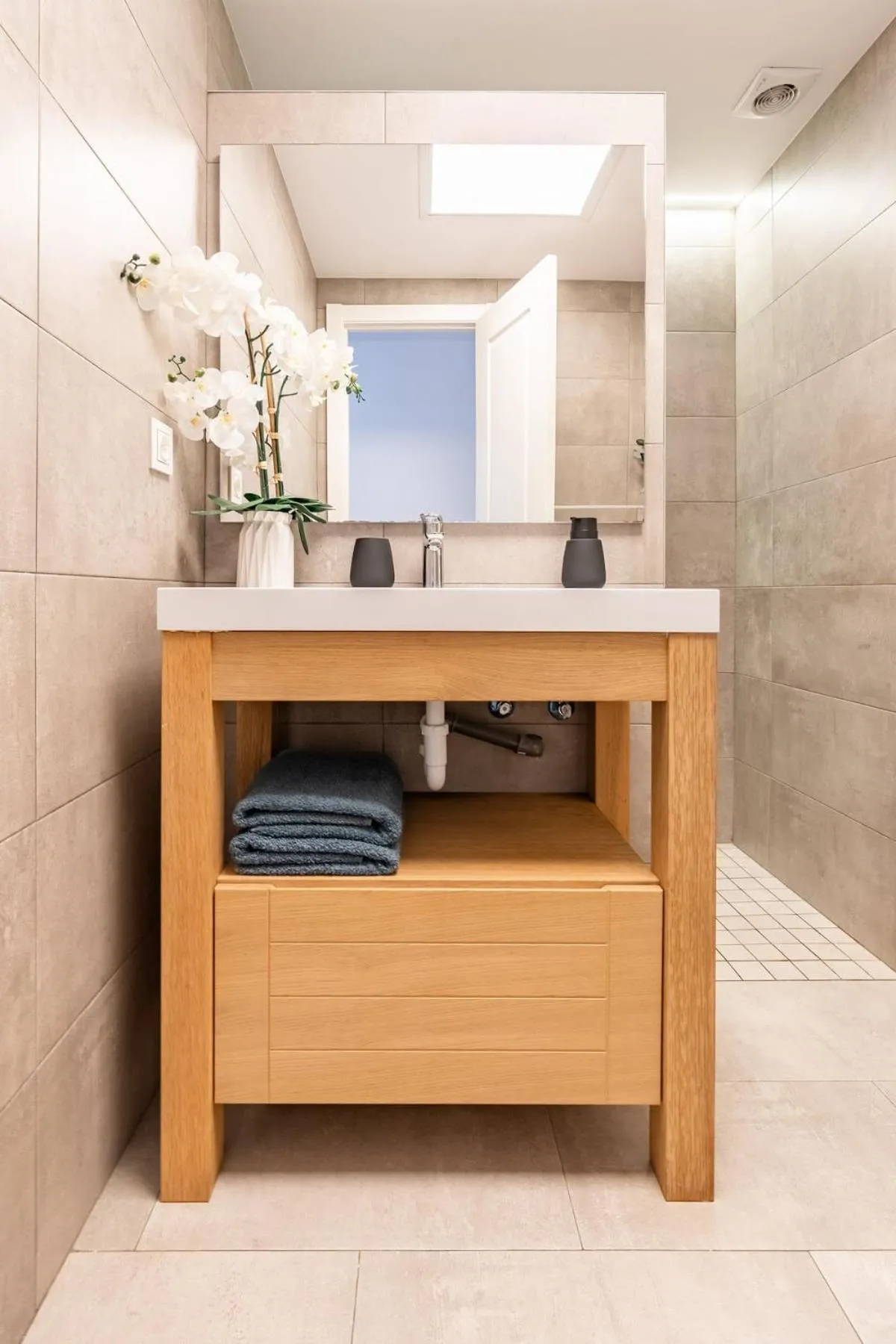 Shower in Living BeraBera