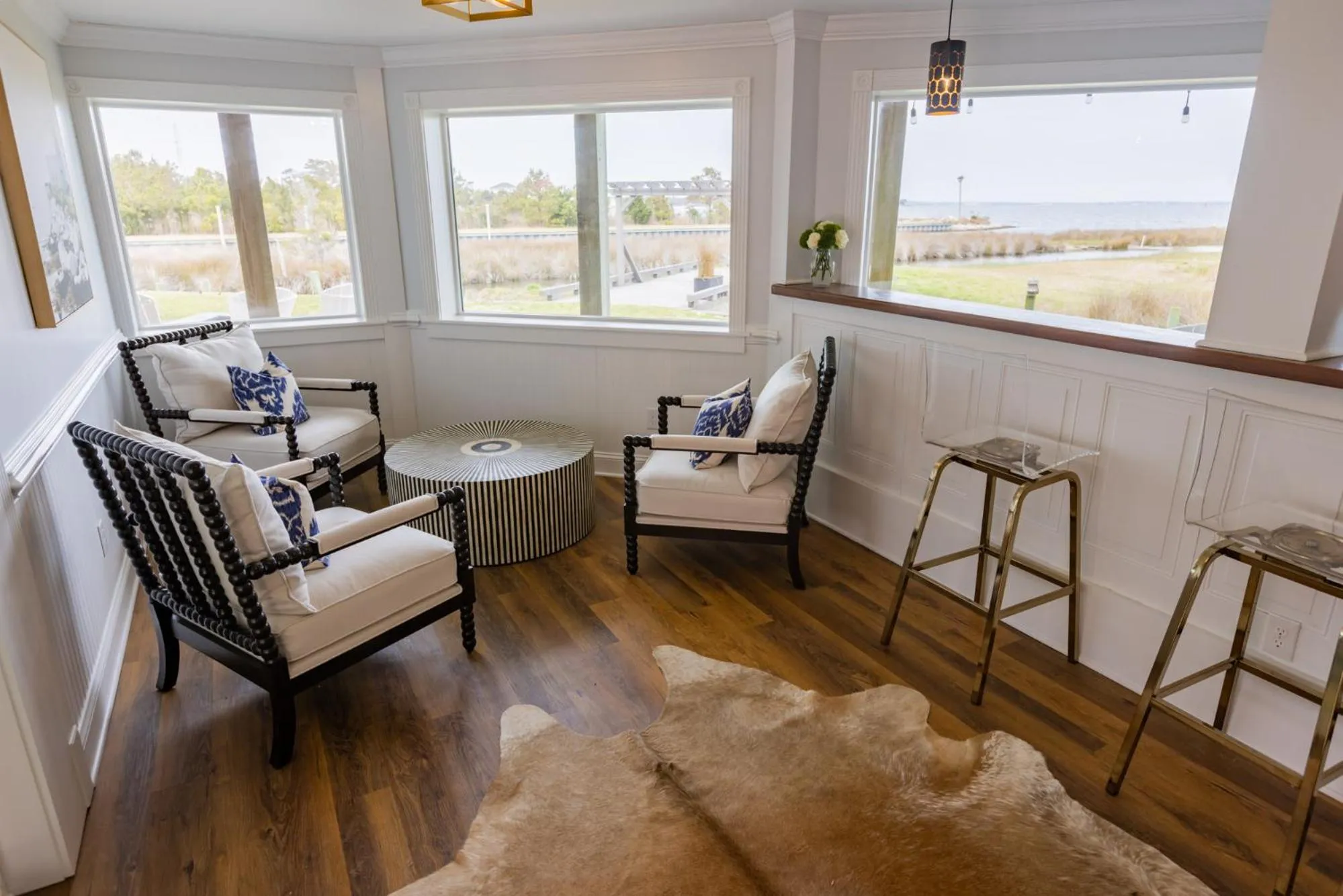 The Burrus House Inn Waterfront Suites