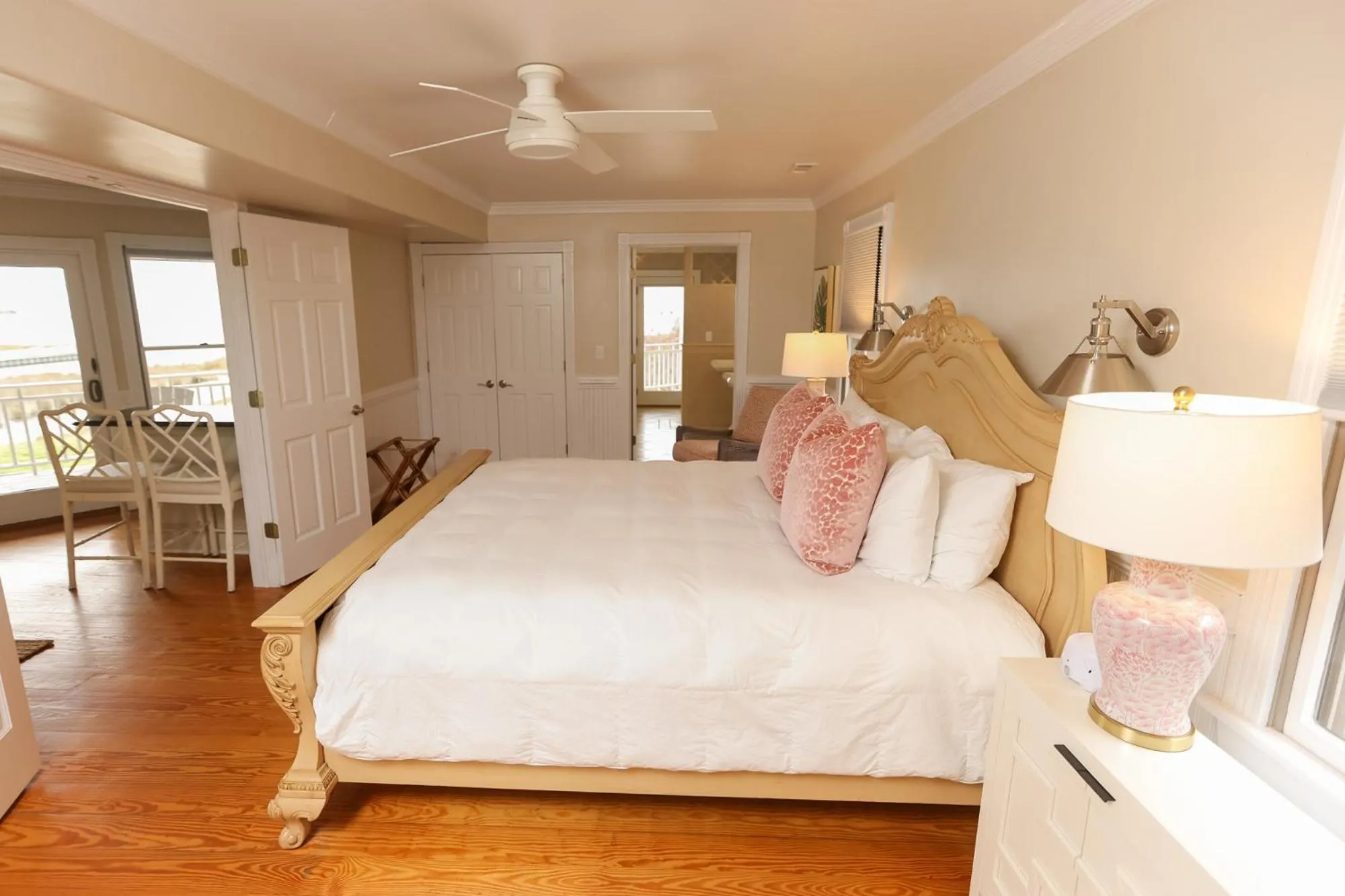 The Burrus House Inn Waterfront Suites