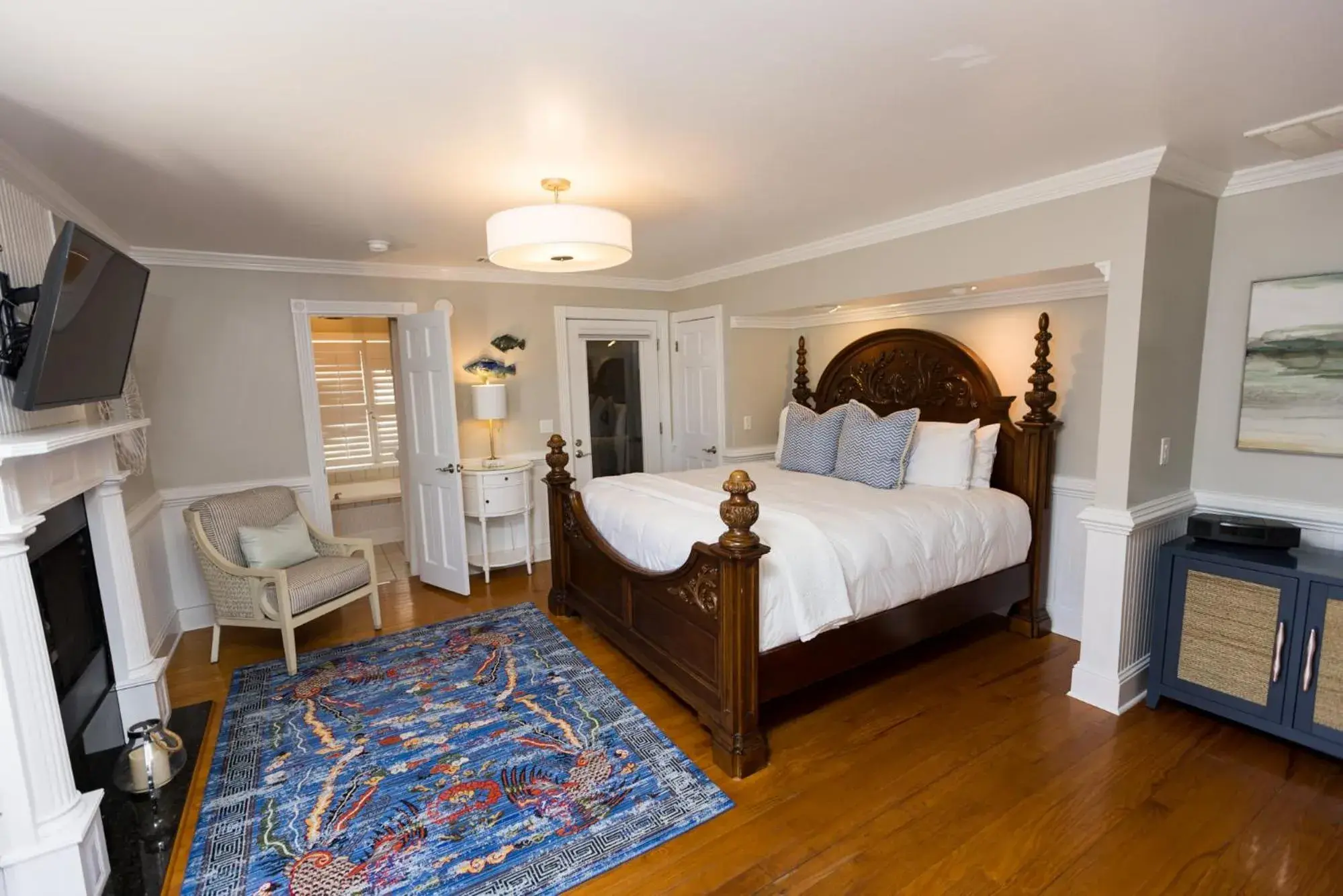 King Suite with Sea View in The Burrus House Inn Waterfront Suites King Suite with Sea View in The Burrus House Inn Waterfront Suites