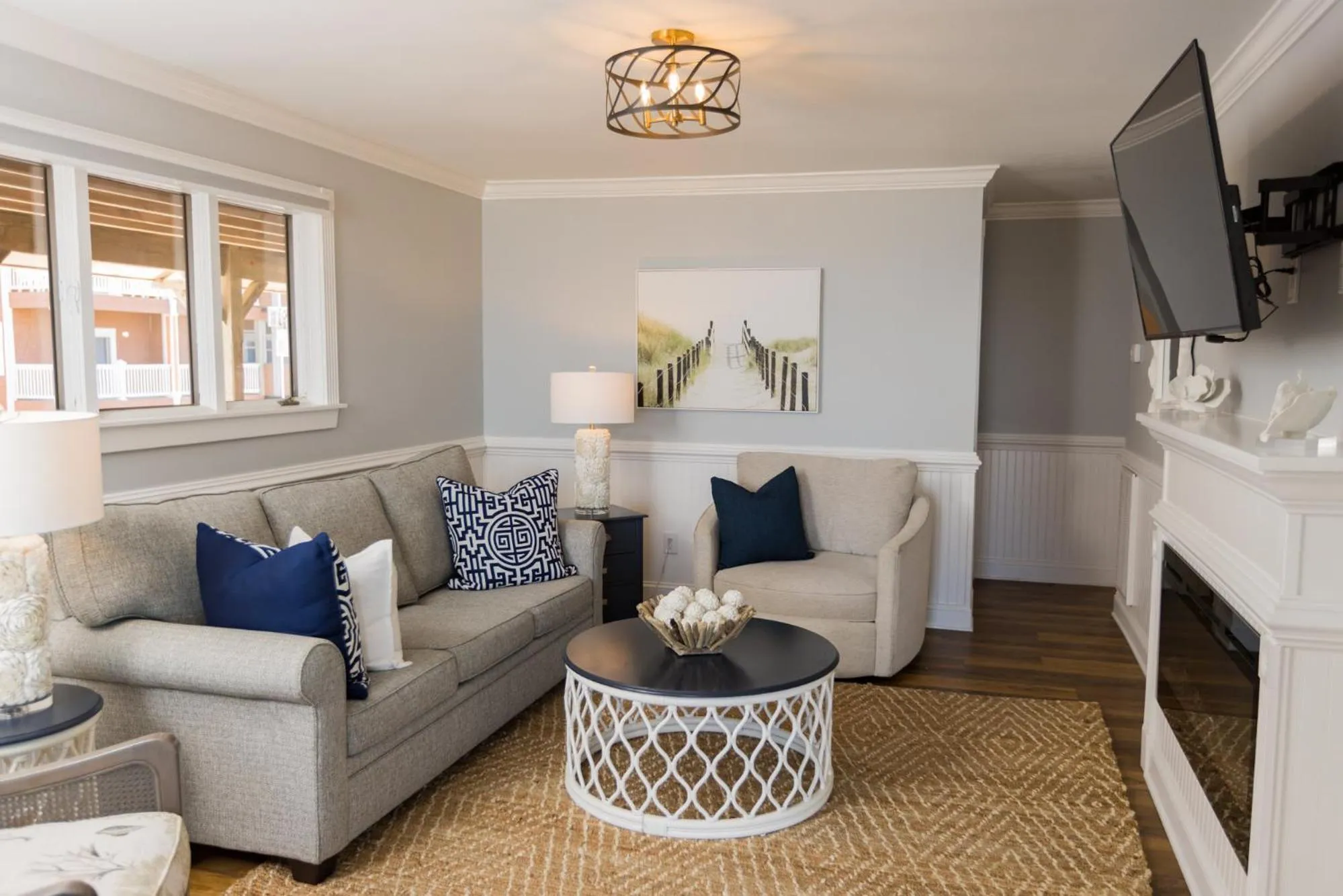 The Burrus House Inn Waterfront Suites