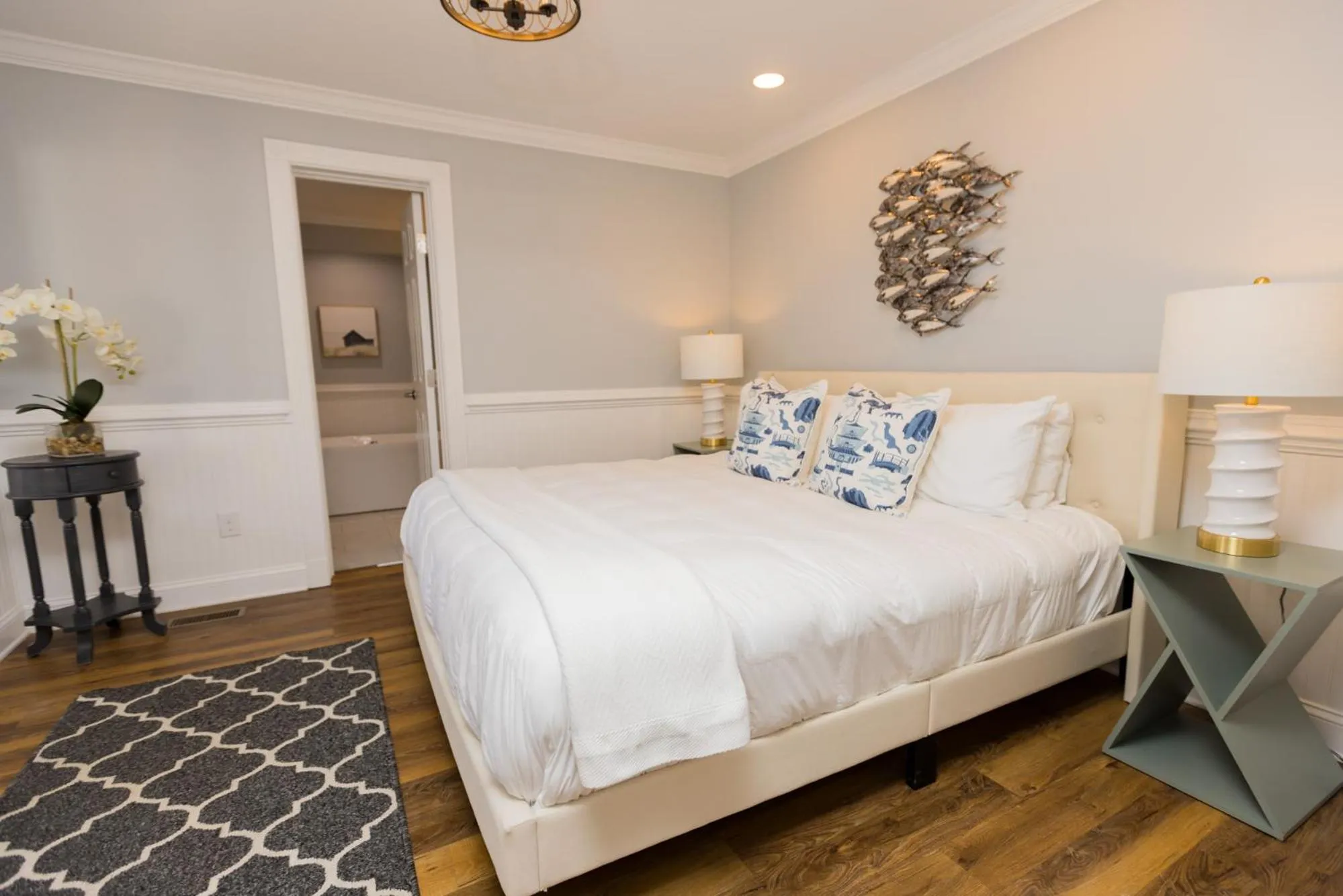 The Burrus House Inn Waterfront Suites