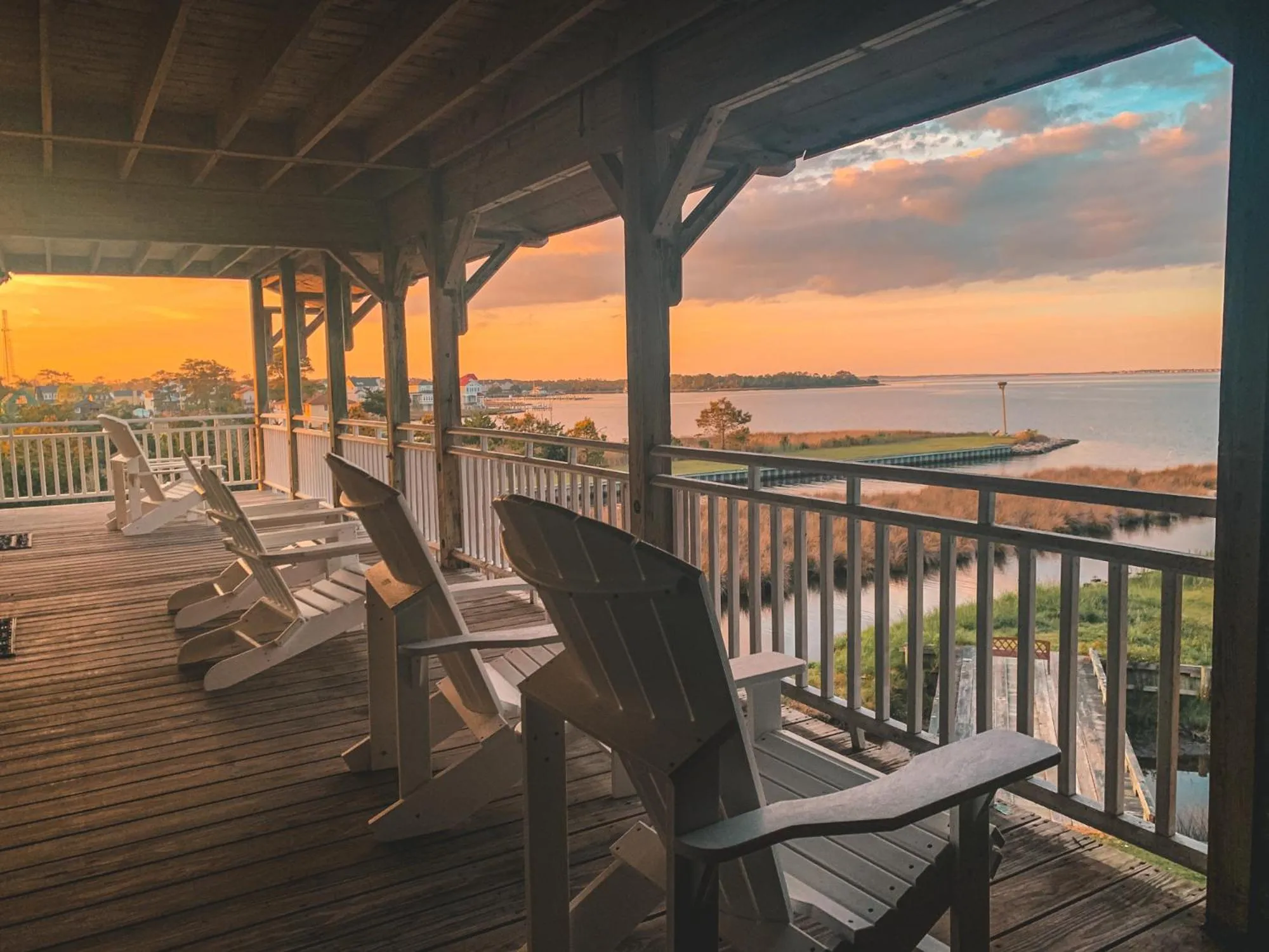 The Burrus House Inn Waterfront Suites