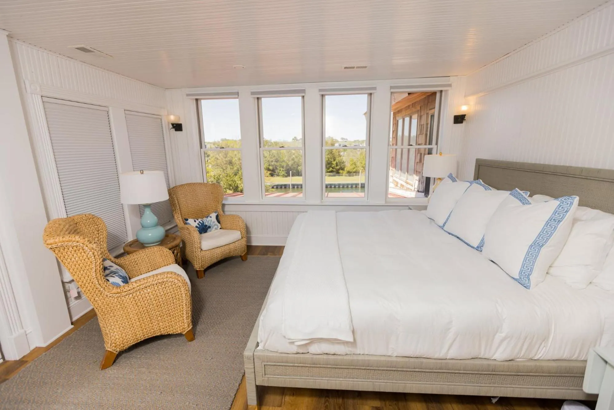 The Burrus House Inn Waterfront Suites