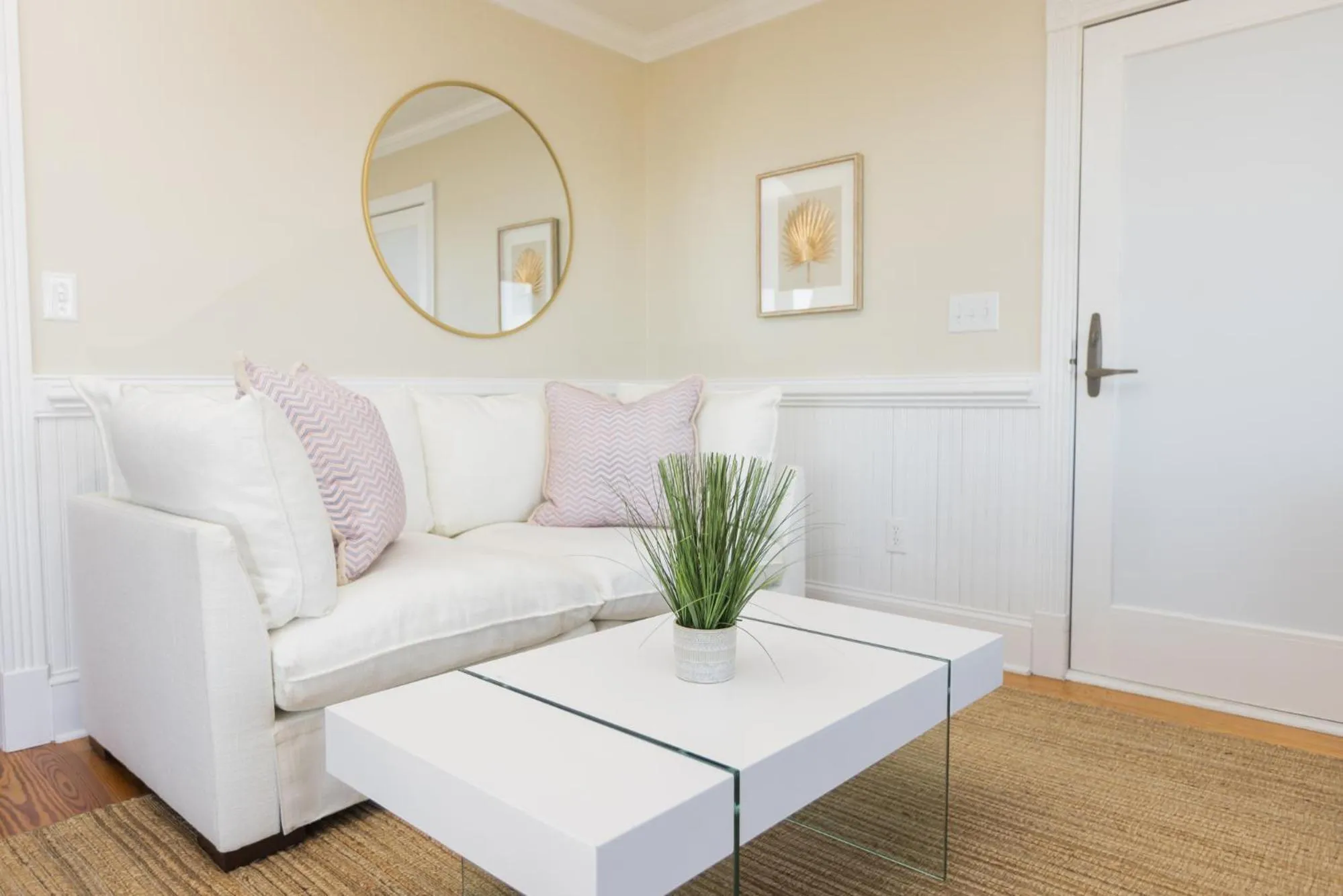 The Burrus House Inn Waterfront Suites