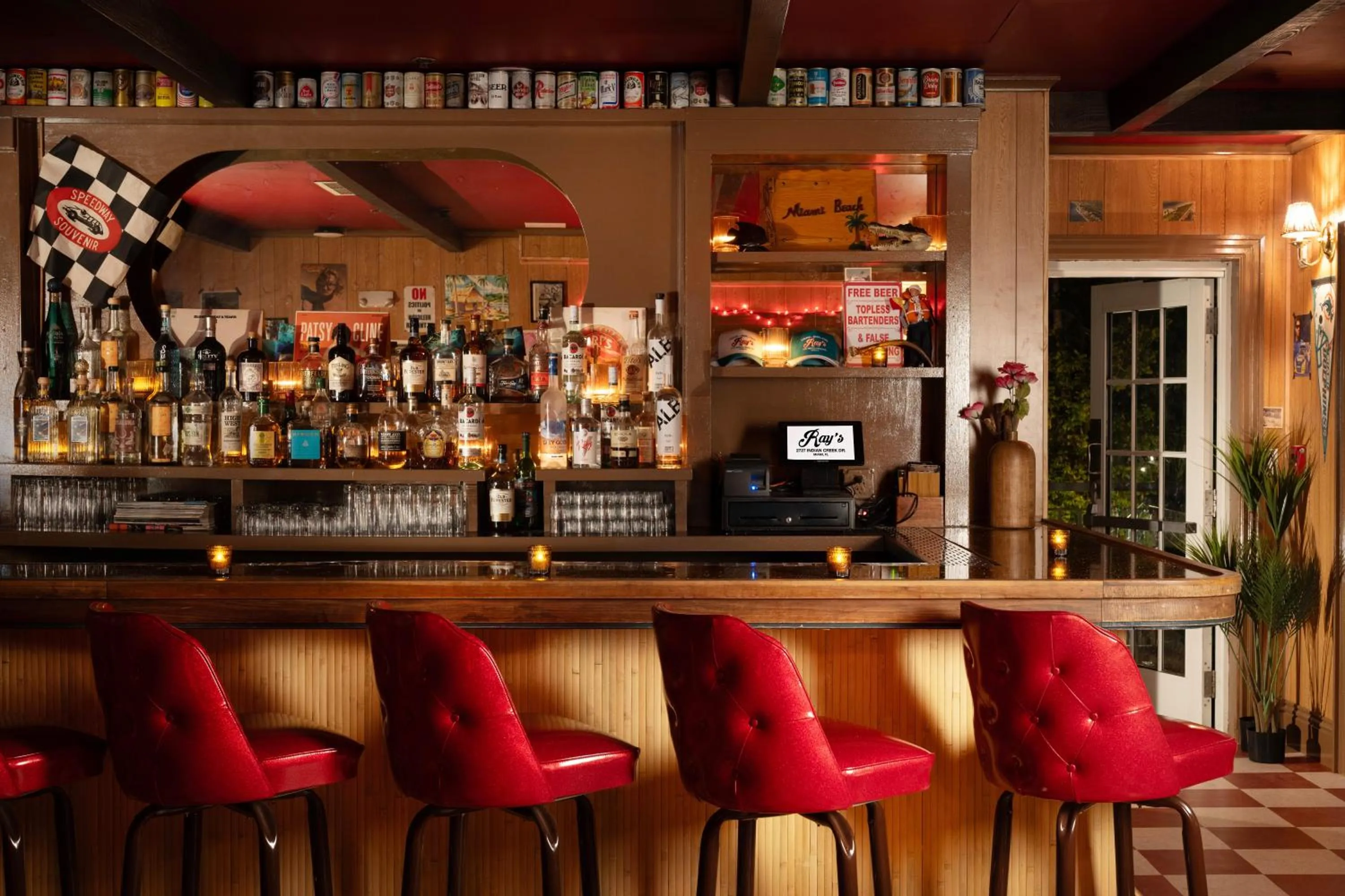 Lounge or bar in Freehand Miami