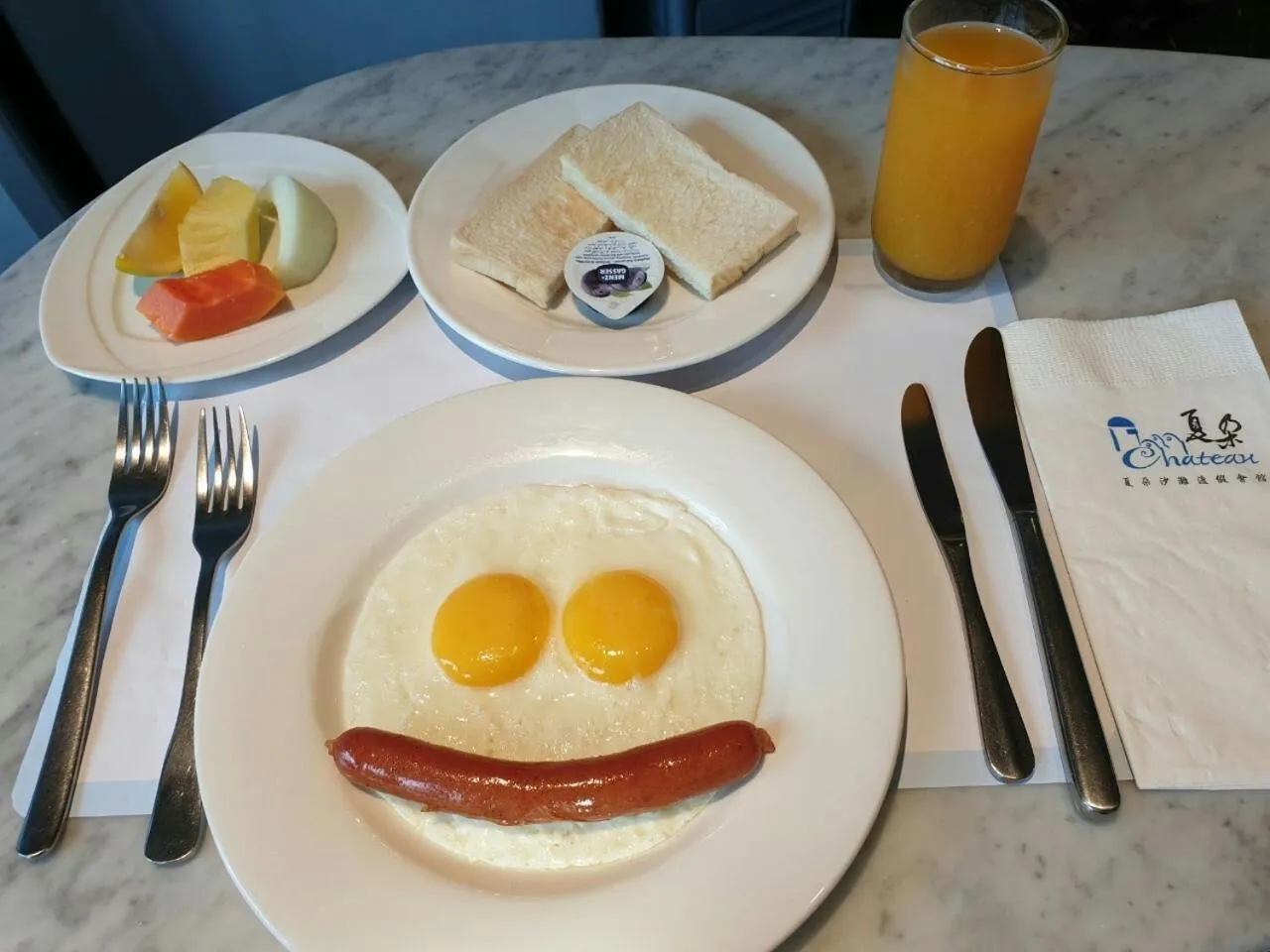 Breakfast in Chateau Villa