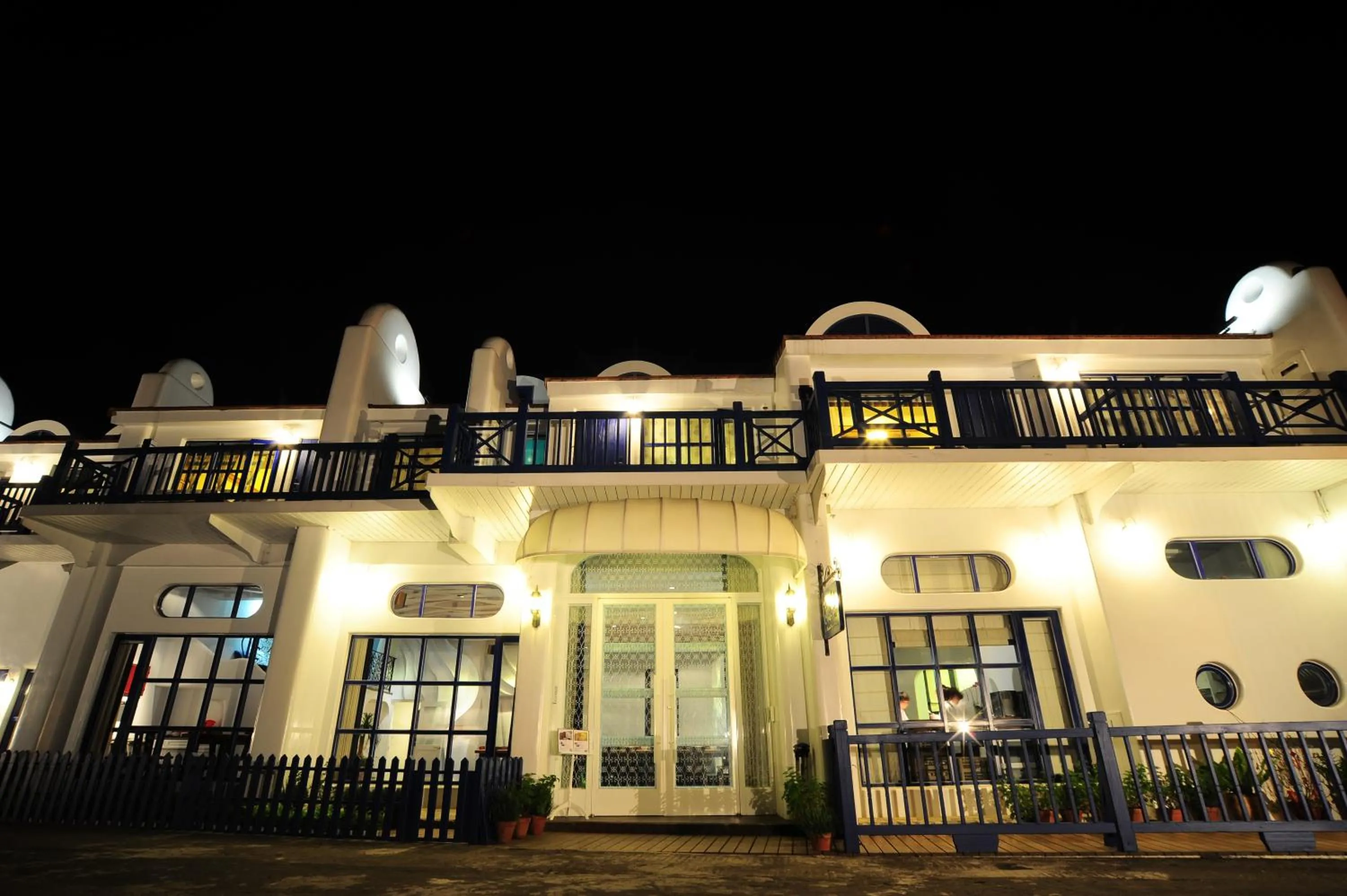 Property building in Chateau Villa