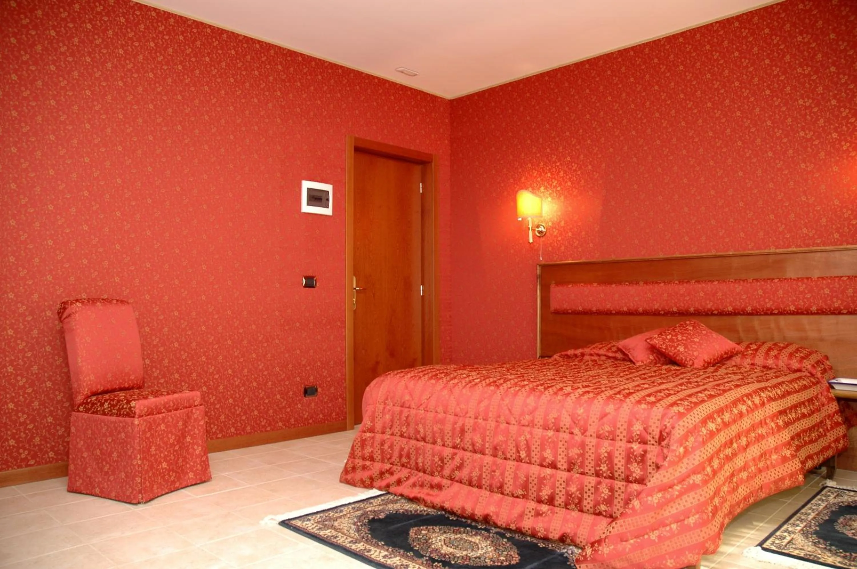 Photo of the whole room, Bed in Hotel Shasa