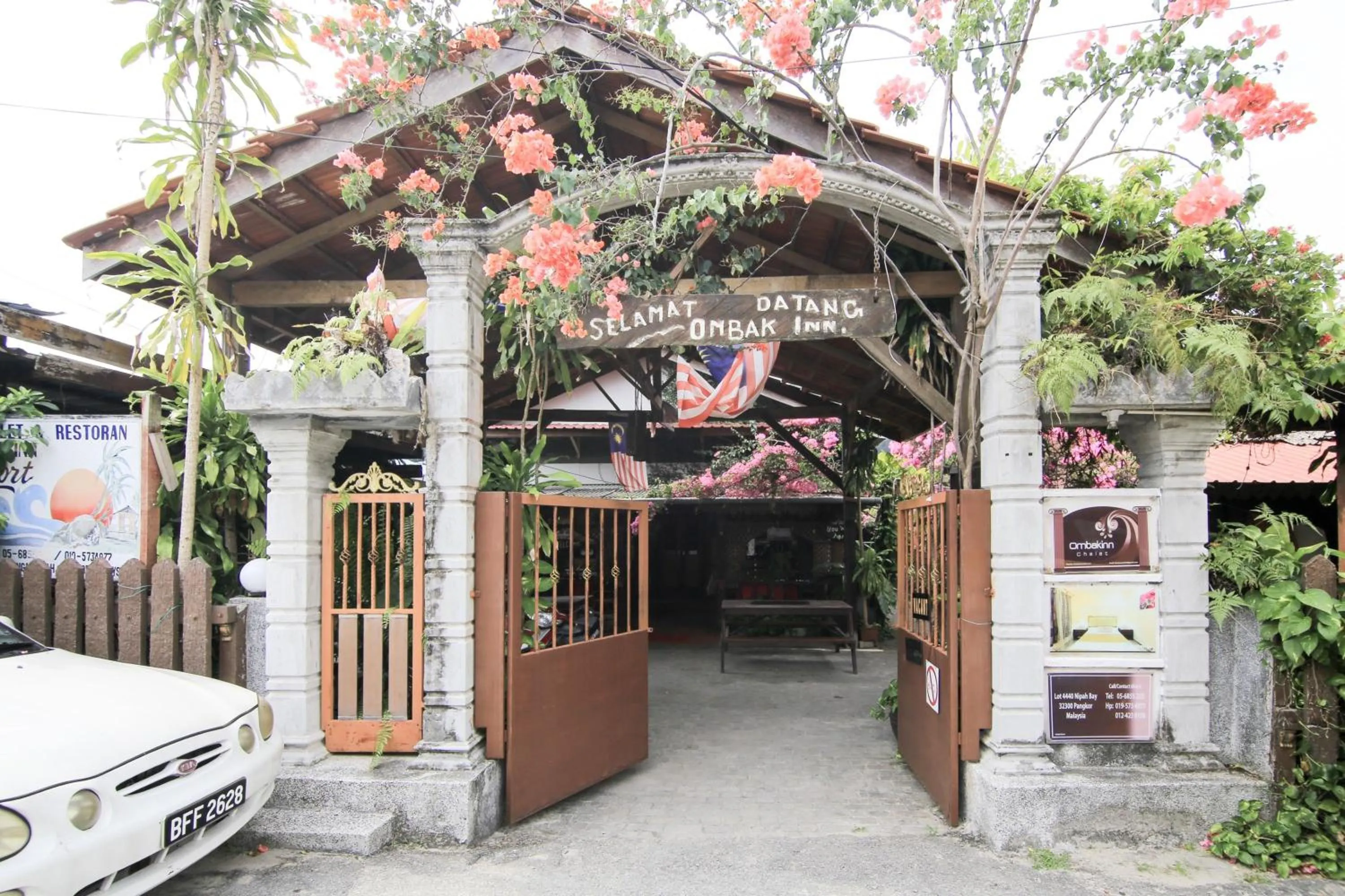 Facade/entrance in Hotel O Ombak Inn Chalet