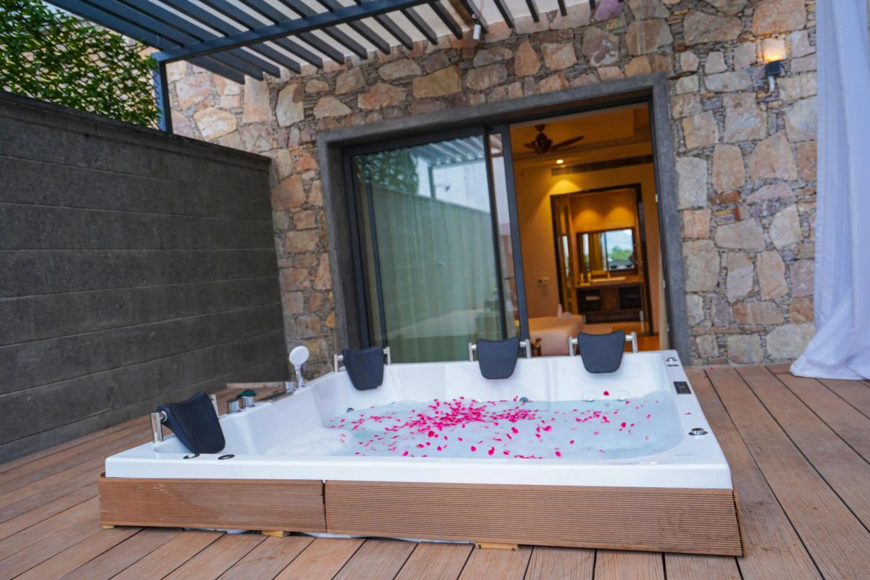 Hot Tub in Pushkara Resort and Spa, Pushkar