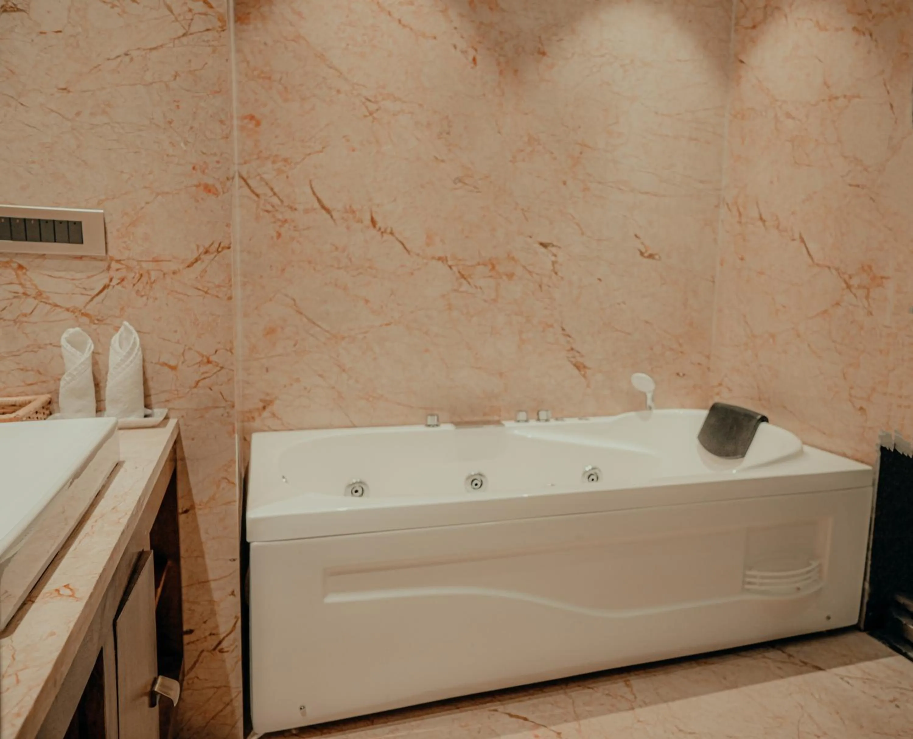 Hot Tub in Pushkara Resort and Spa, Pushkar