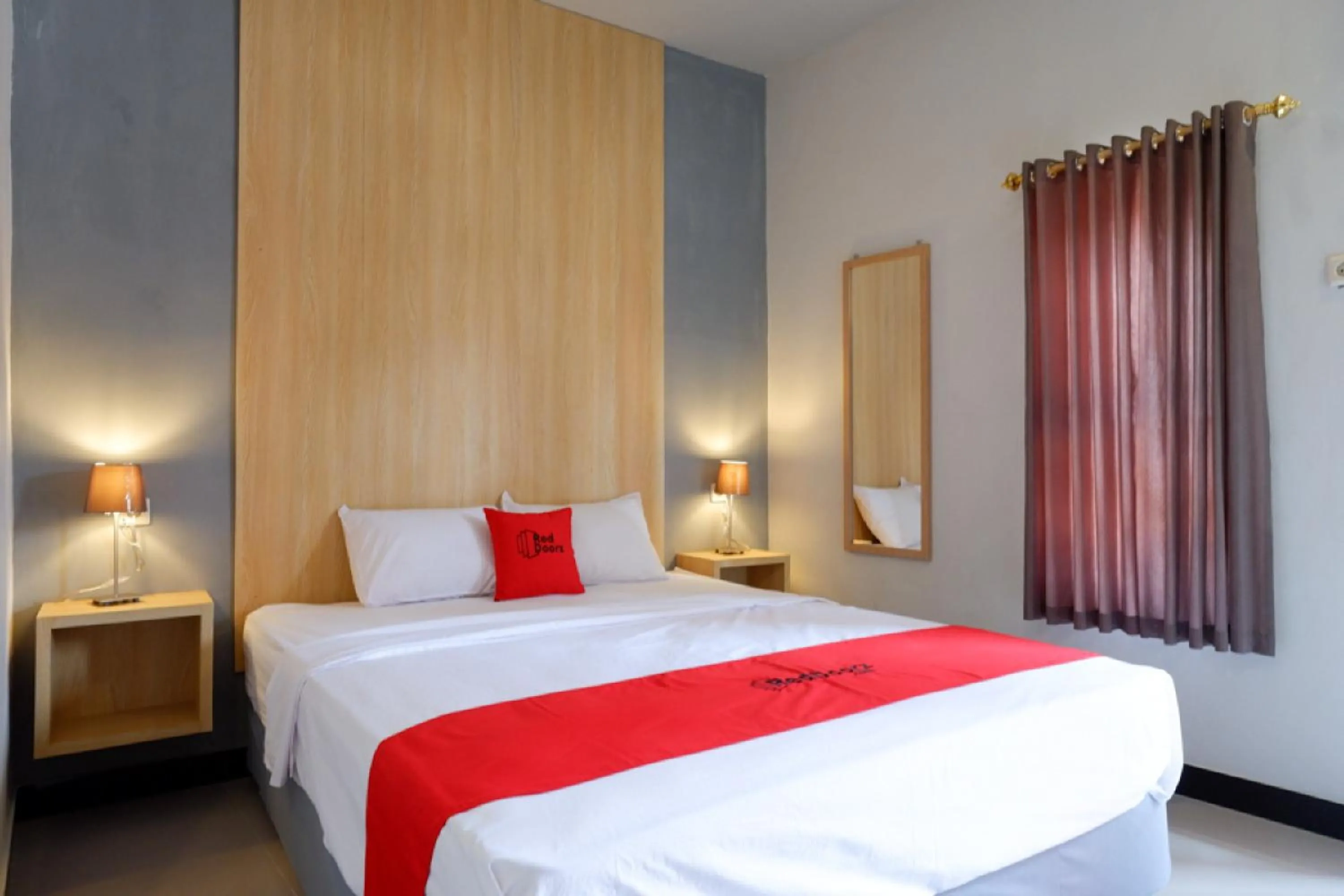 Bedroom, Bed in RedDoorz Syariah near Alun Alun Tegal