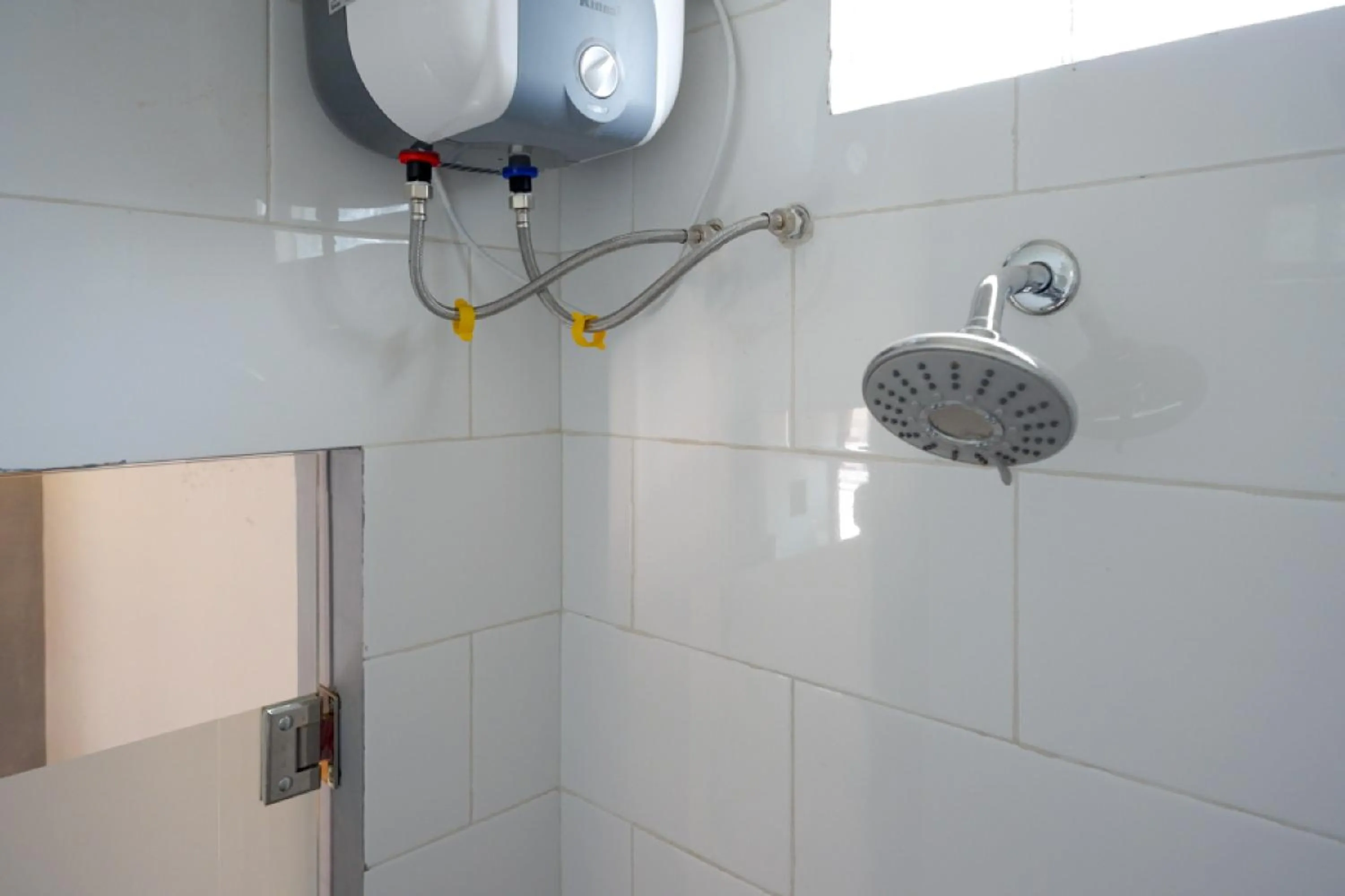 Bathroom in RedDoorz Syariah near Alun Alun Tegal