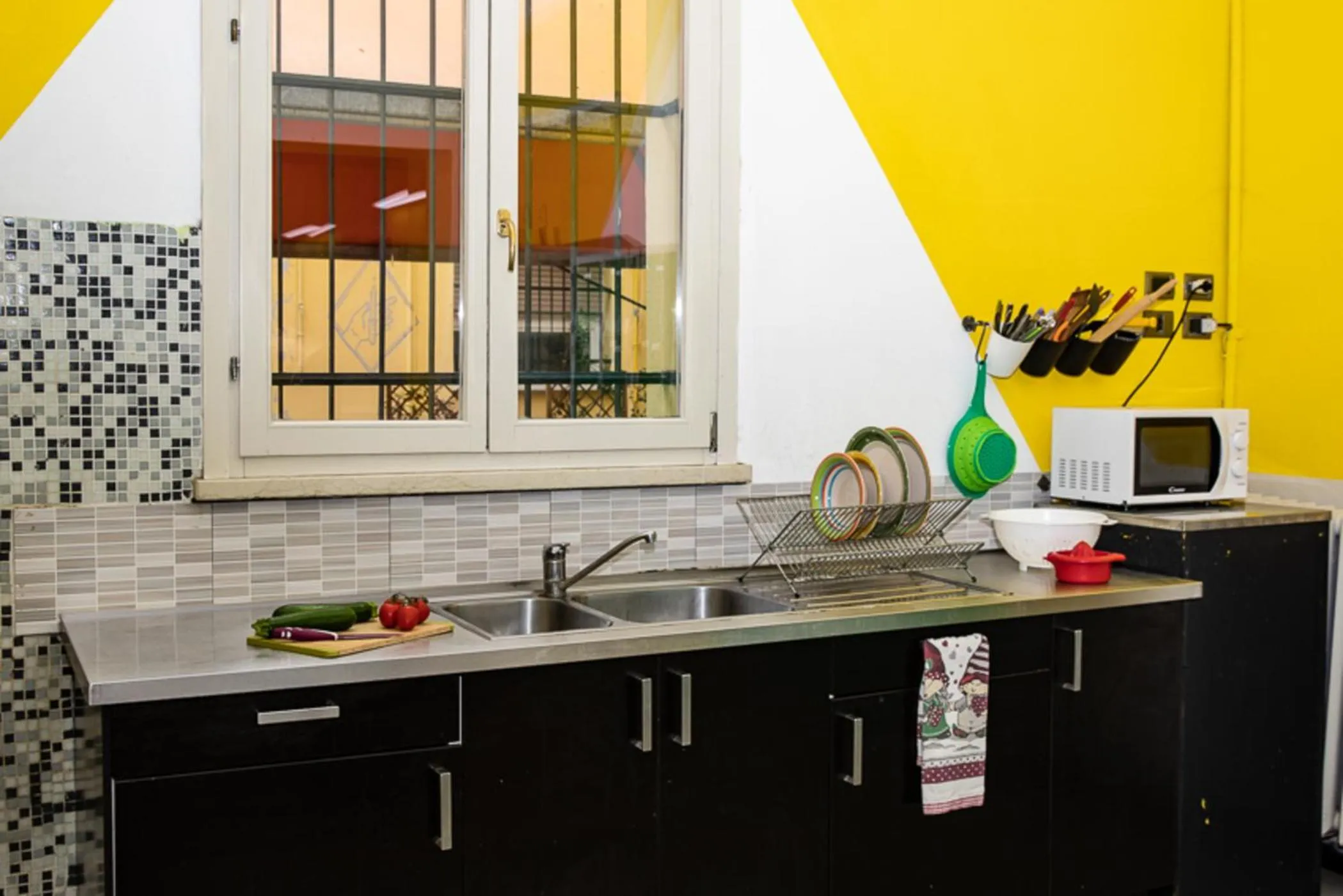 Communal kitchen in Ostello San Filippo Neri
