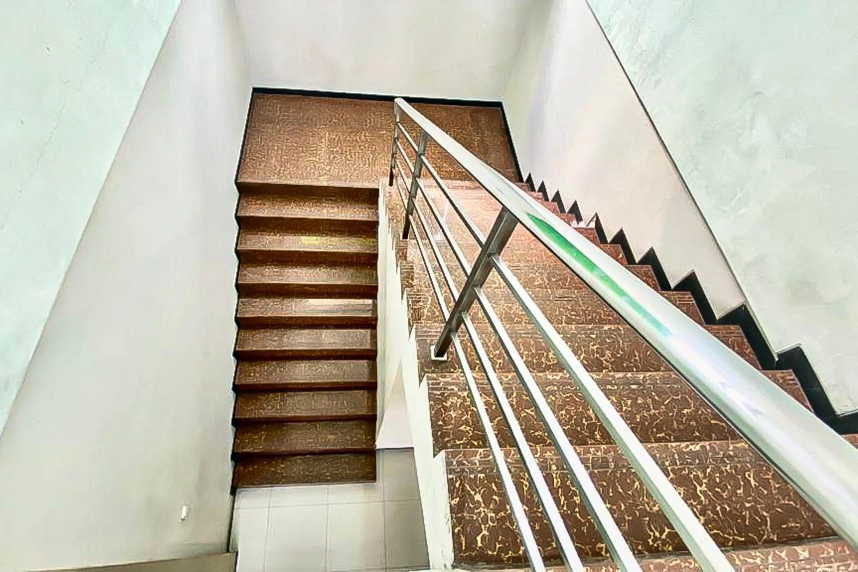 Property building in Mawar Indah Hotel near Stasiun Balapan Solo Mitra RedDoorz