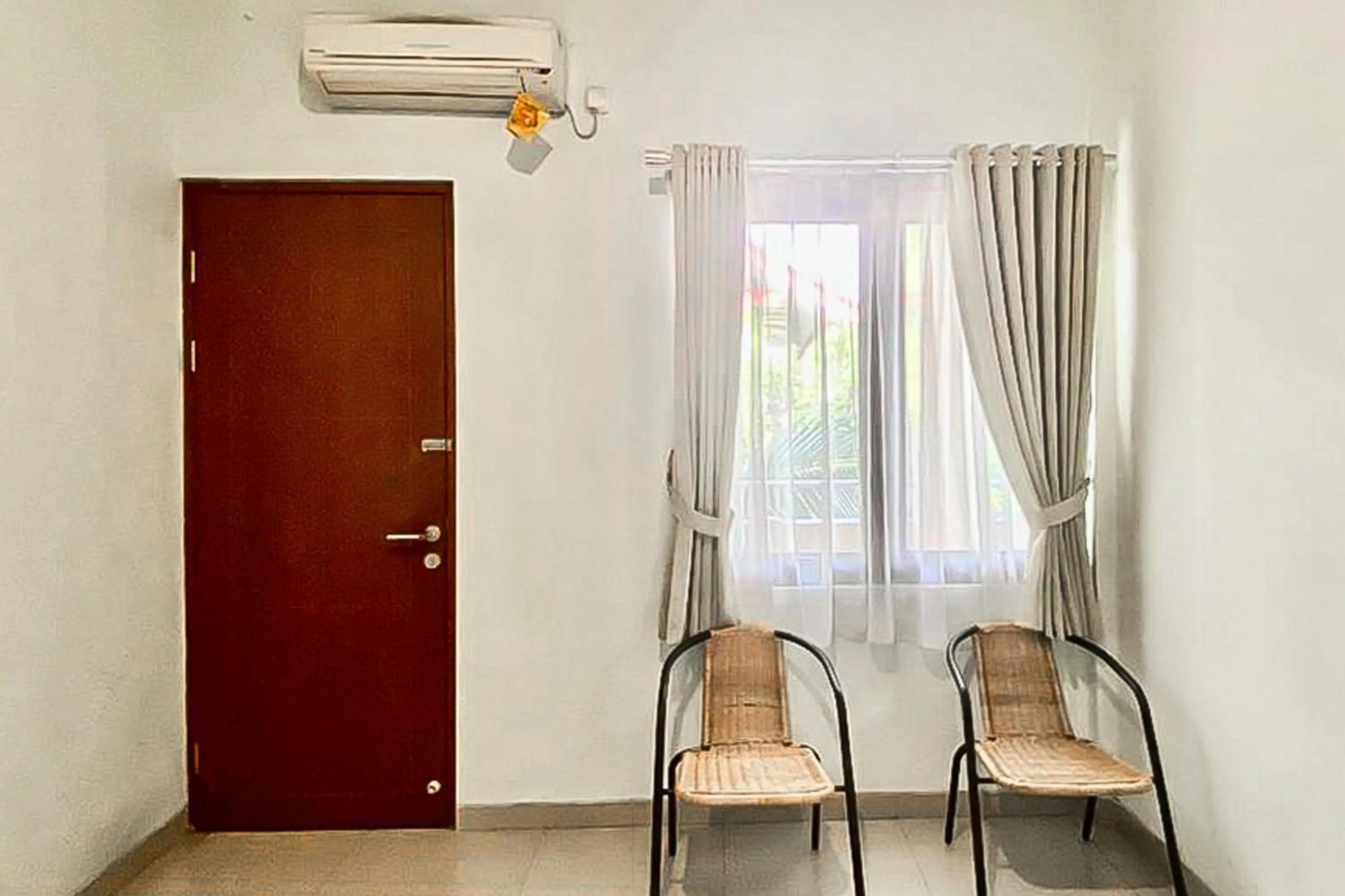 Seating area in Mawar Indah Hotel near Stasiun Balapan Solo Mitra RedDoorz