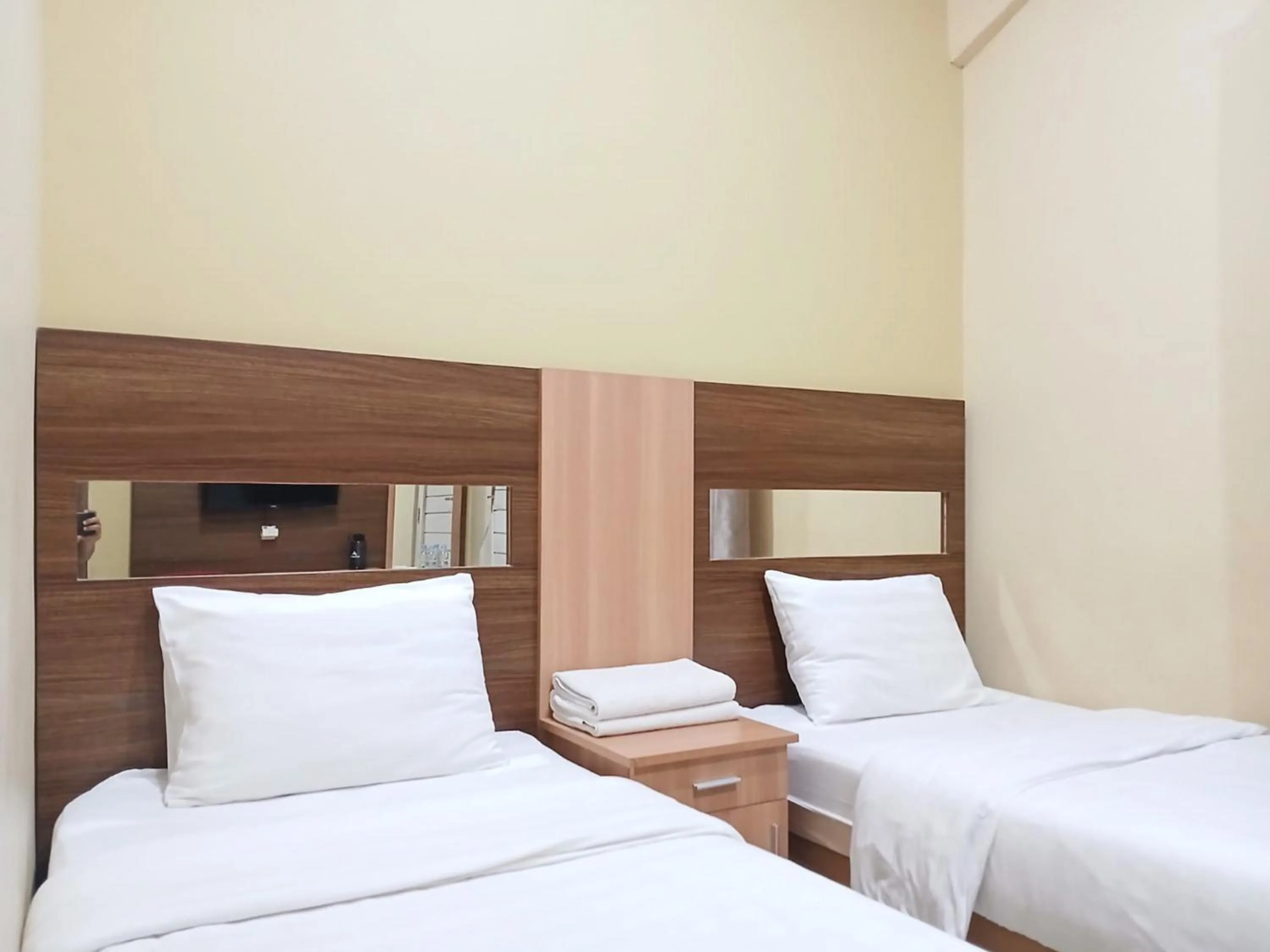 Bedroom, Bed in Shabrina Homestay Syariah Terminal Tirtonadi Solo RedPartner