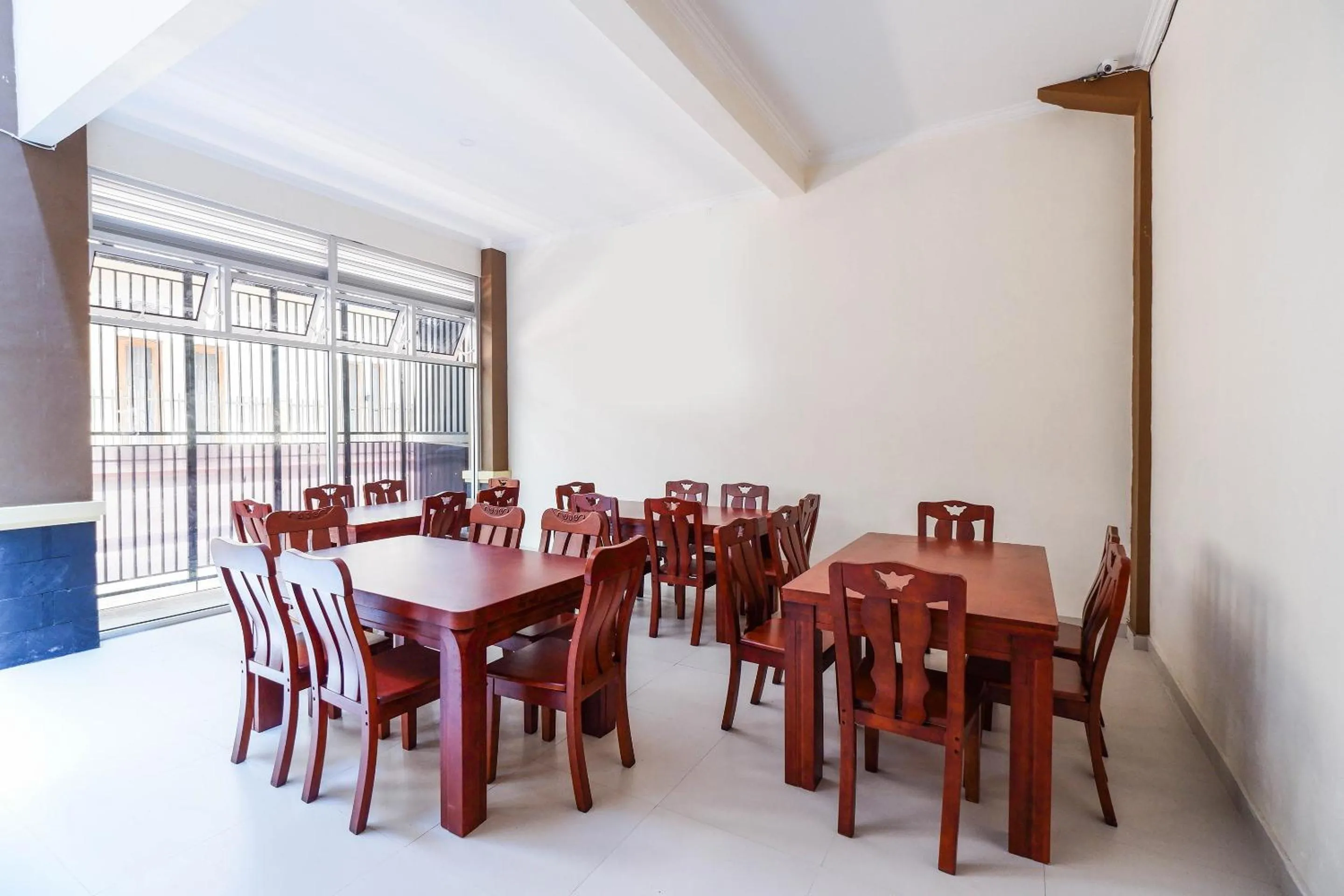 Restaurant/places to eat in Super OYO 1506 Shabrina 2 Syariah