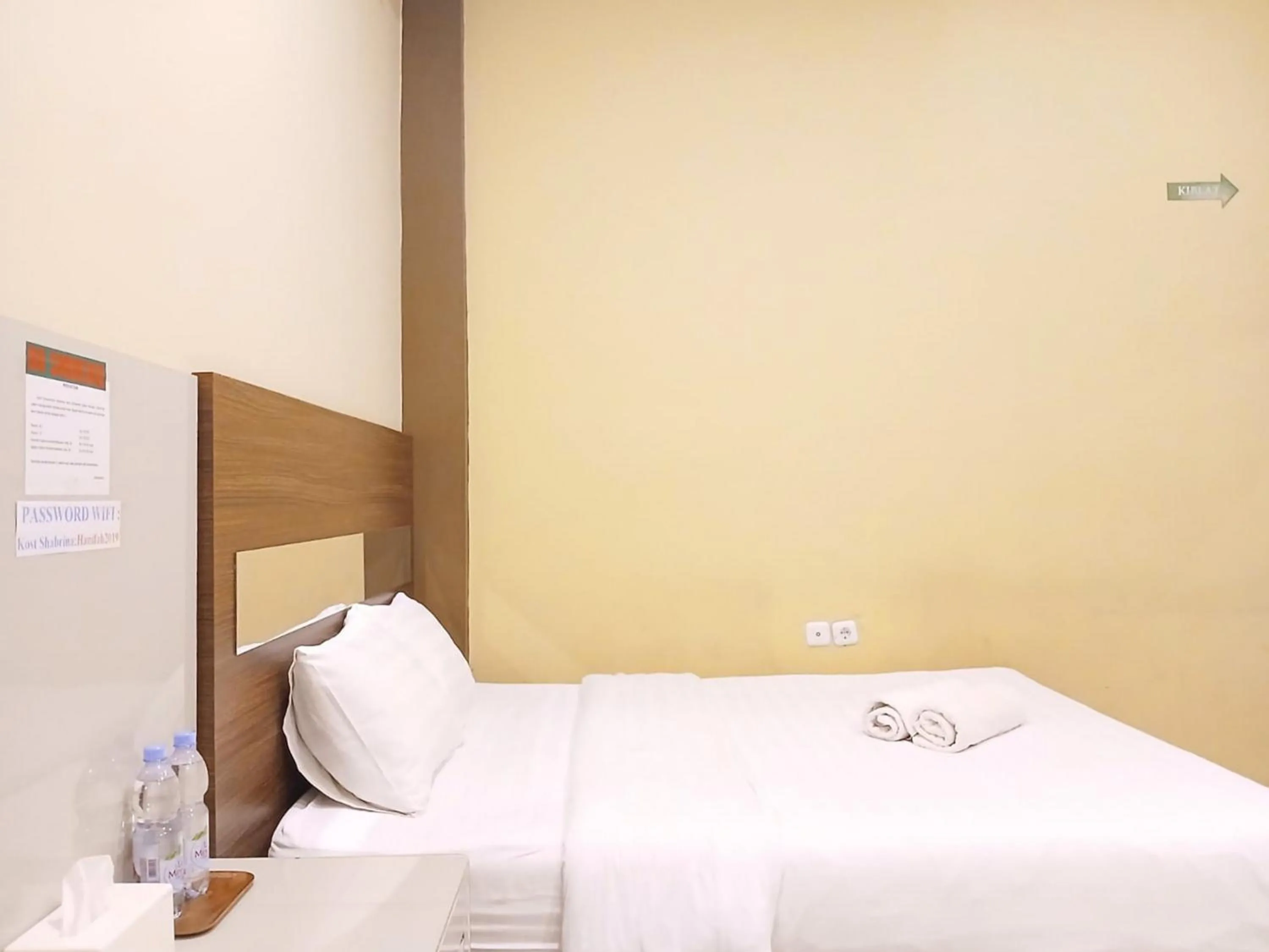 Bedroom, Bed in Shabrina Homestay Syariah Terminal Tirtonadi Solo RedPartner