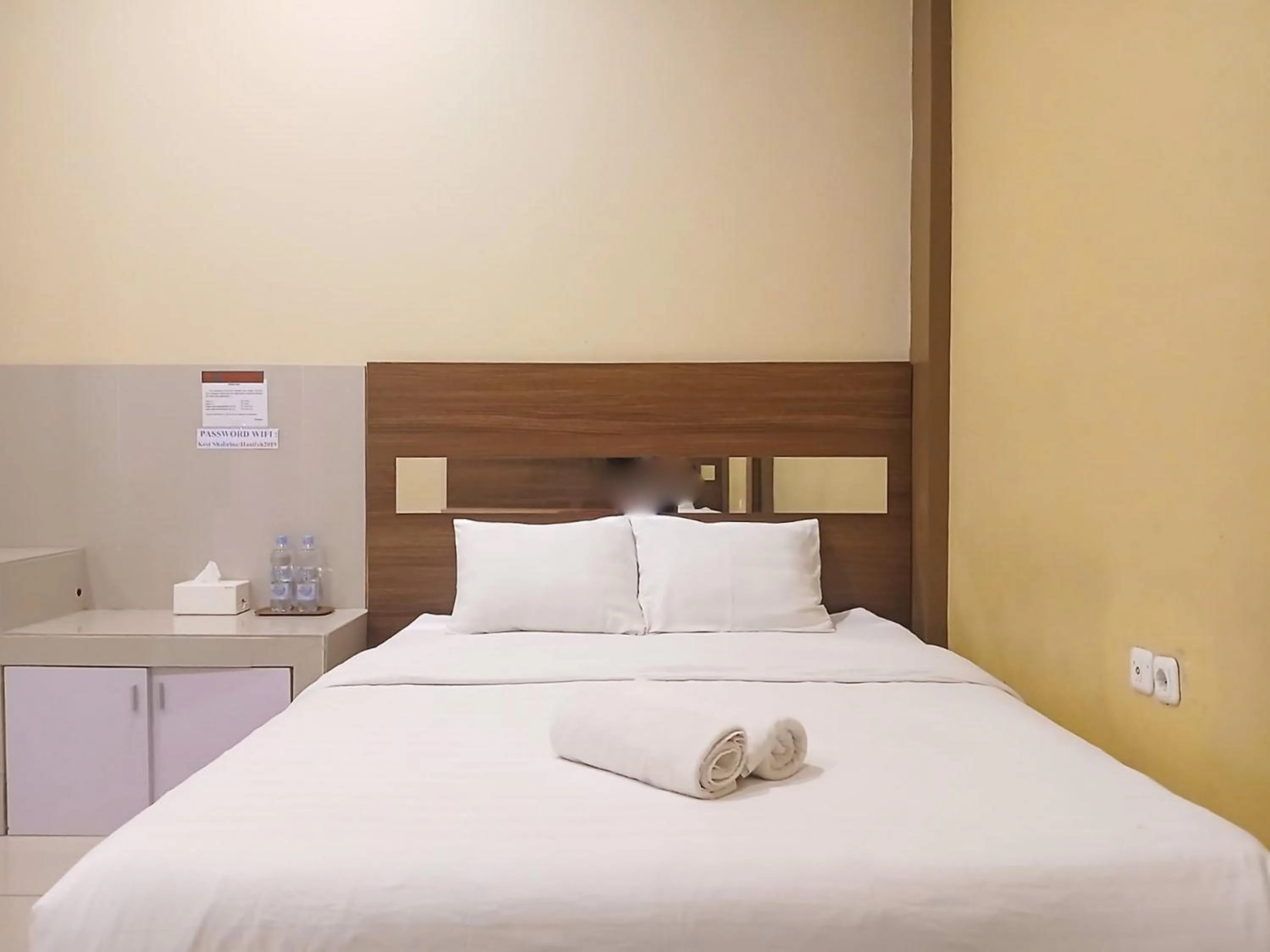 Bedroom, Bed in Shabrina Homestay Syariah Terminal Tirtonadi Solo RedPartner