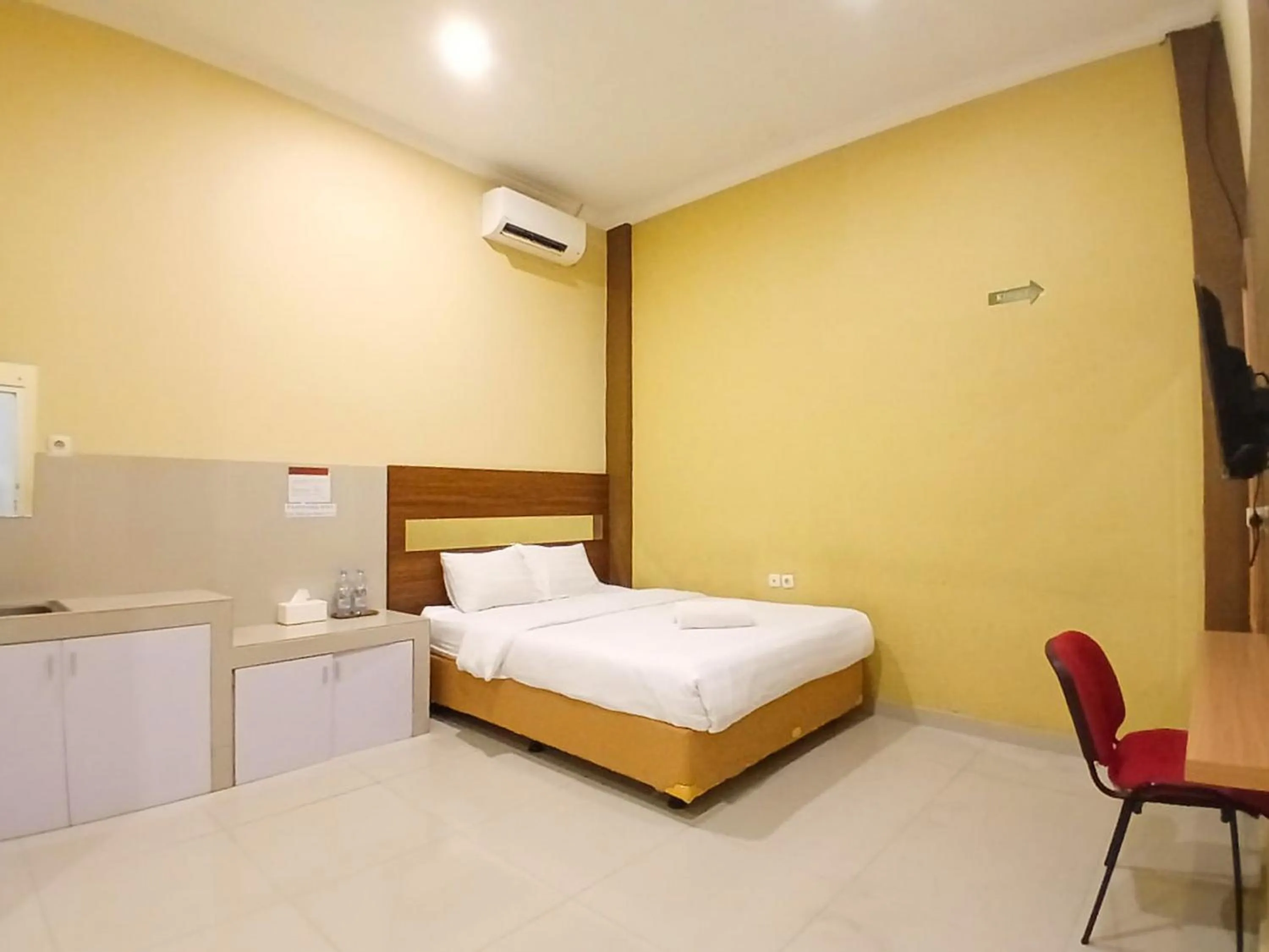 Bedroom, Bed in Shabrina Homestay Syariah Terminal Tirtonadi Solo RedPartner
