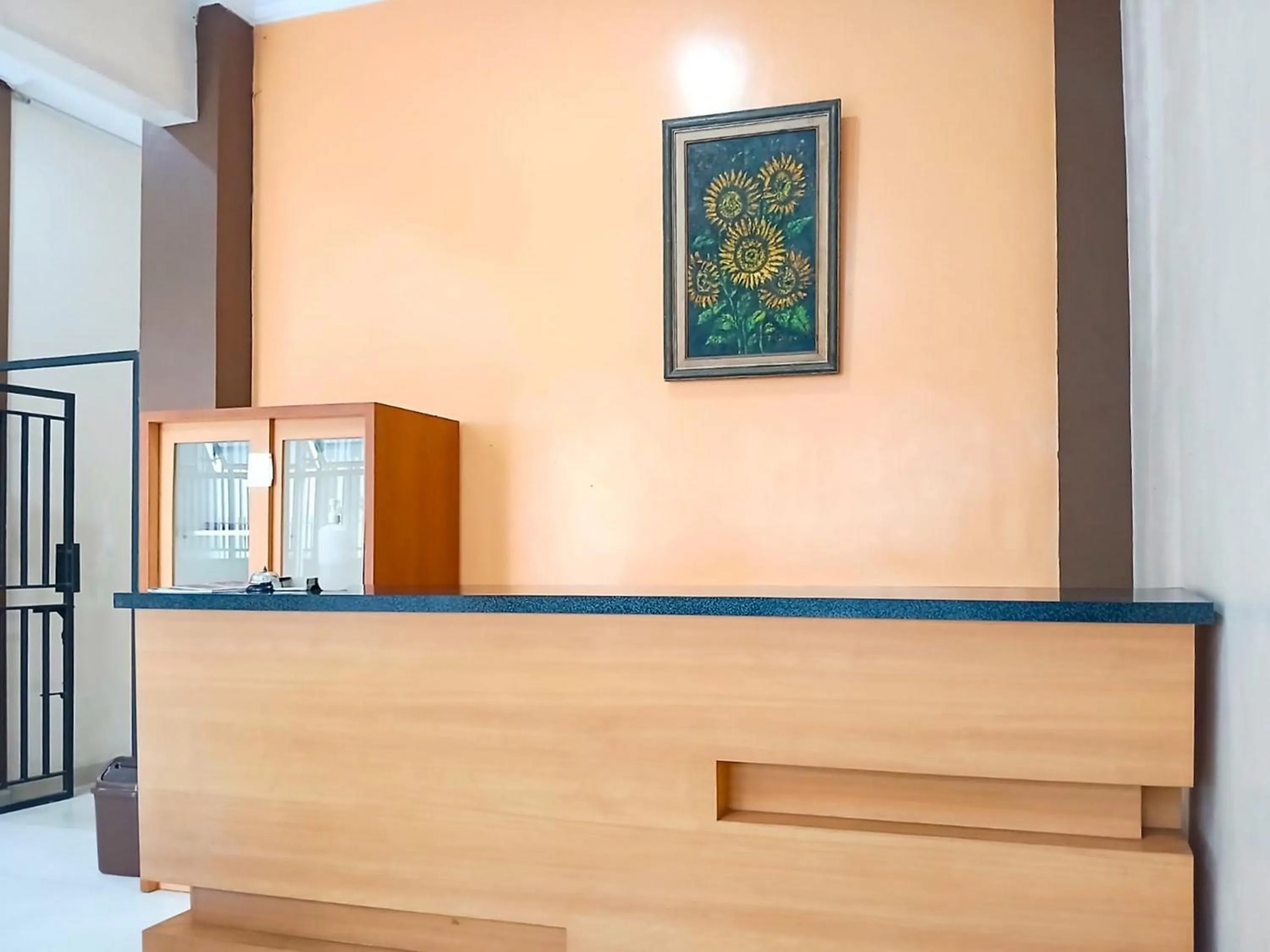 Lobby or reception in Shabrina Homestay Syariah Terminal Tirtonadi Solo RedPartner