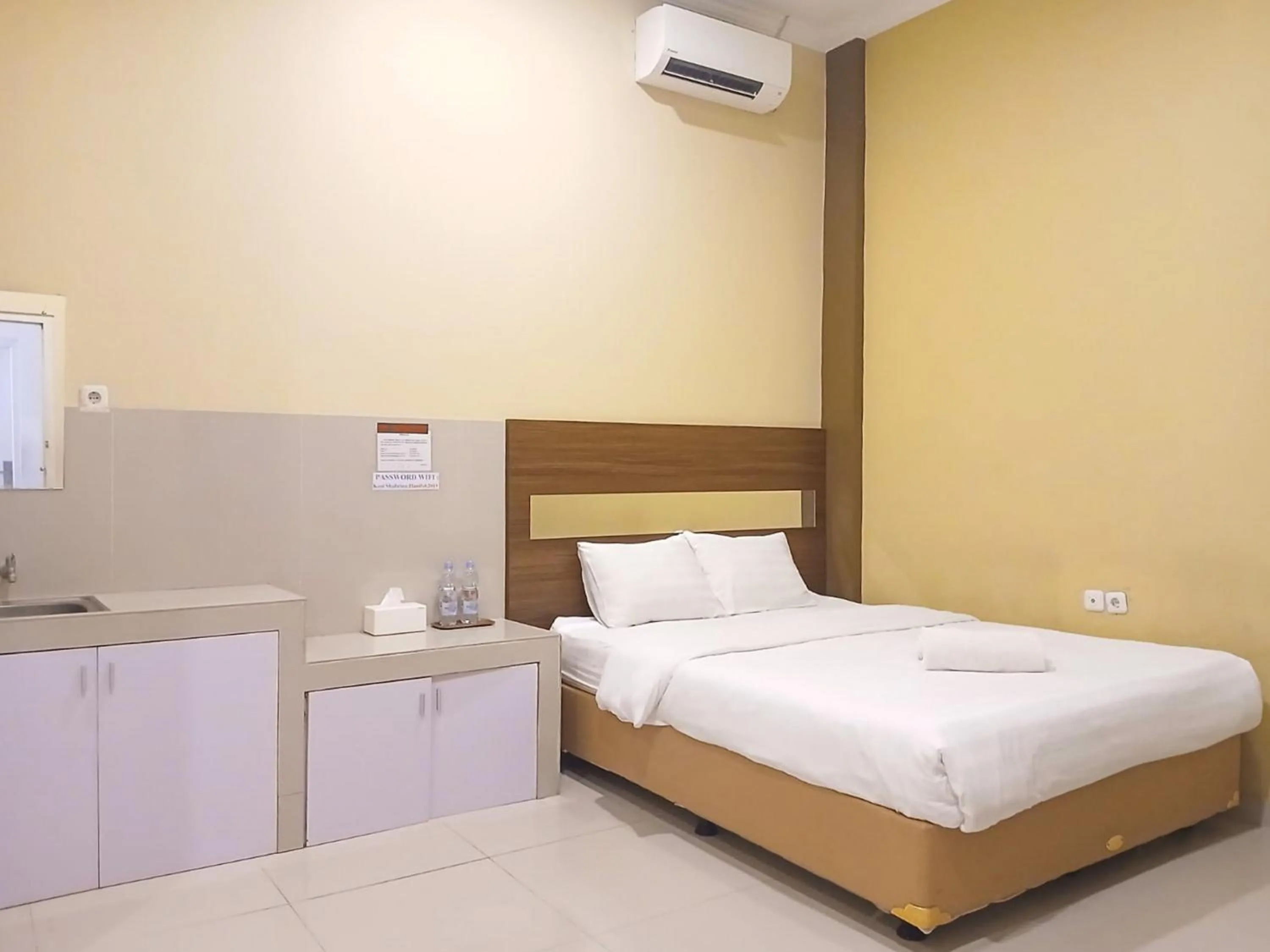 Bedroom, Bed in Shabrina Homestay Syariah Terminal Tirtonadi Solo RedPartner