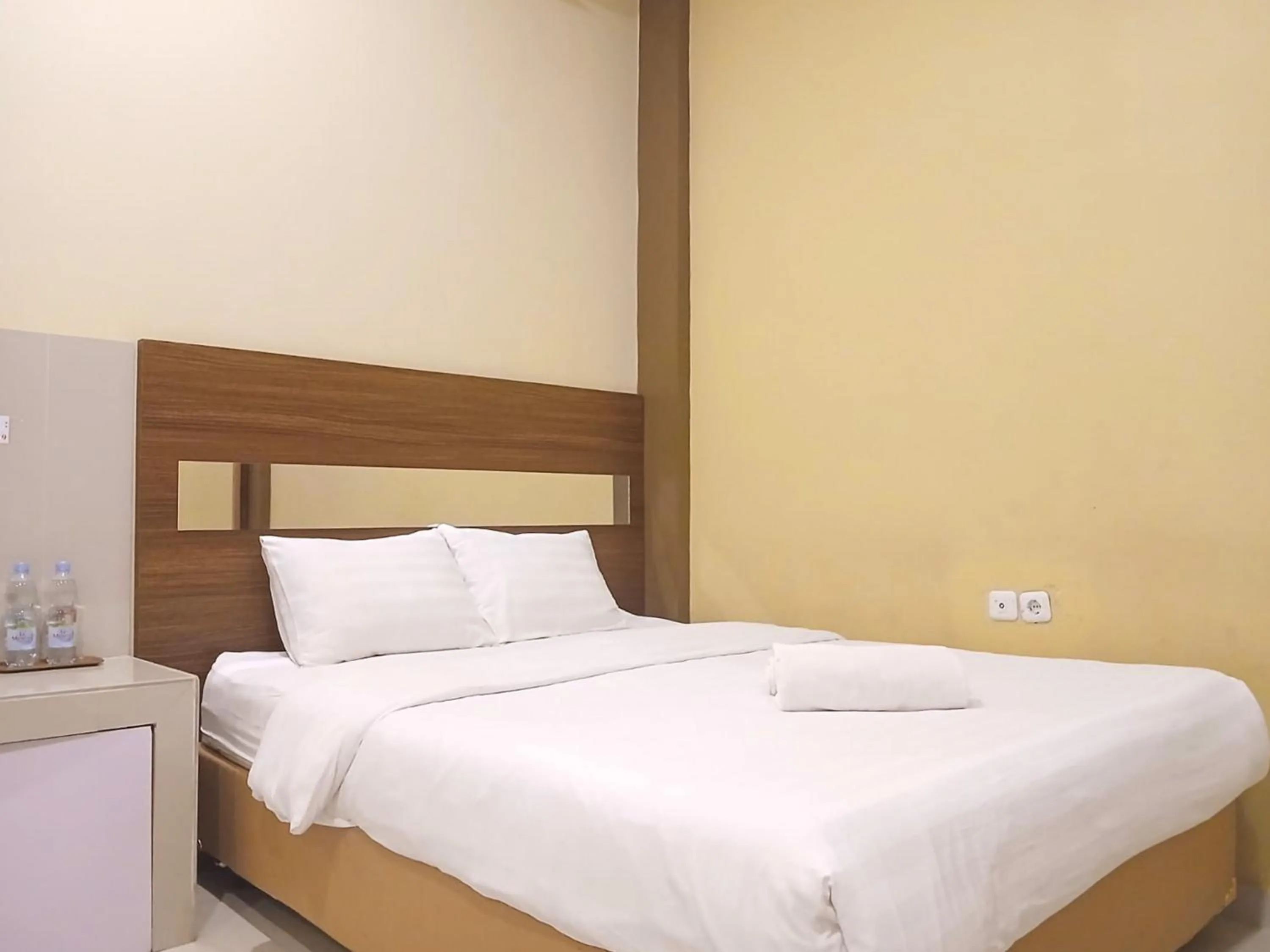 Bedroom, Bed in Shabrina Homestay Syariah Terminal Tirtonadi Solo RedPartner