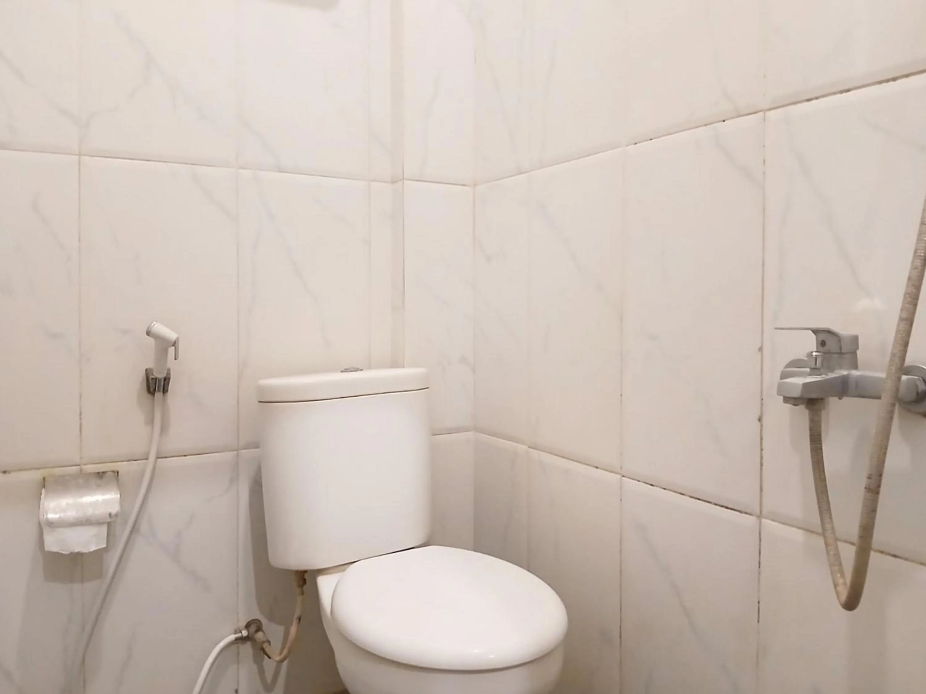 Bathroom in Shabrina Homestay Syariah Terminal Tirtonadi Solo RedPartner