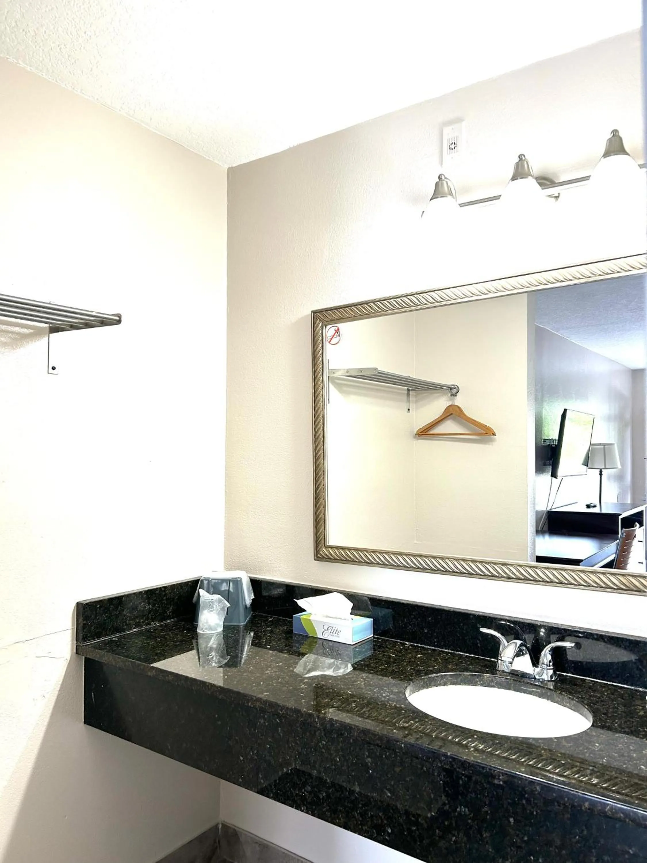 Shining Light Inn & Suites