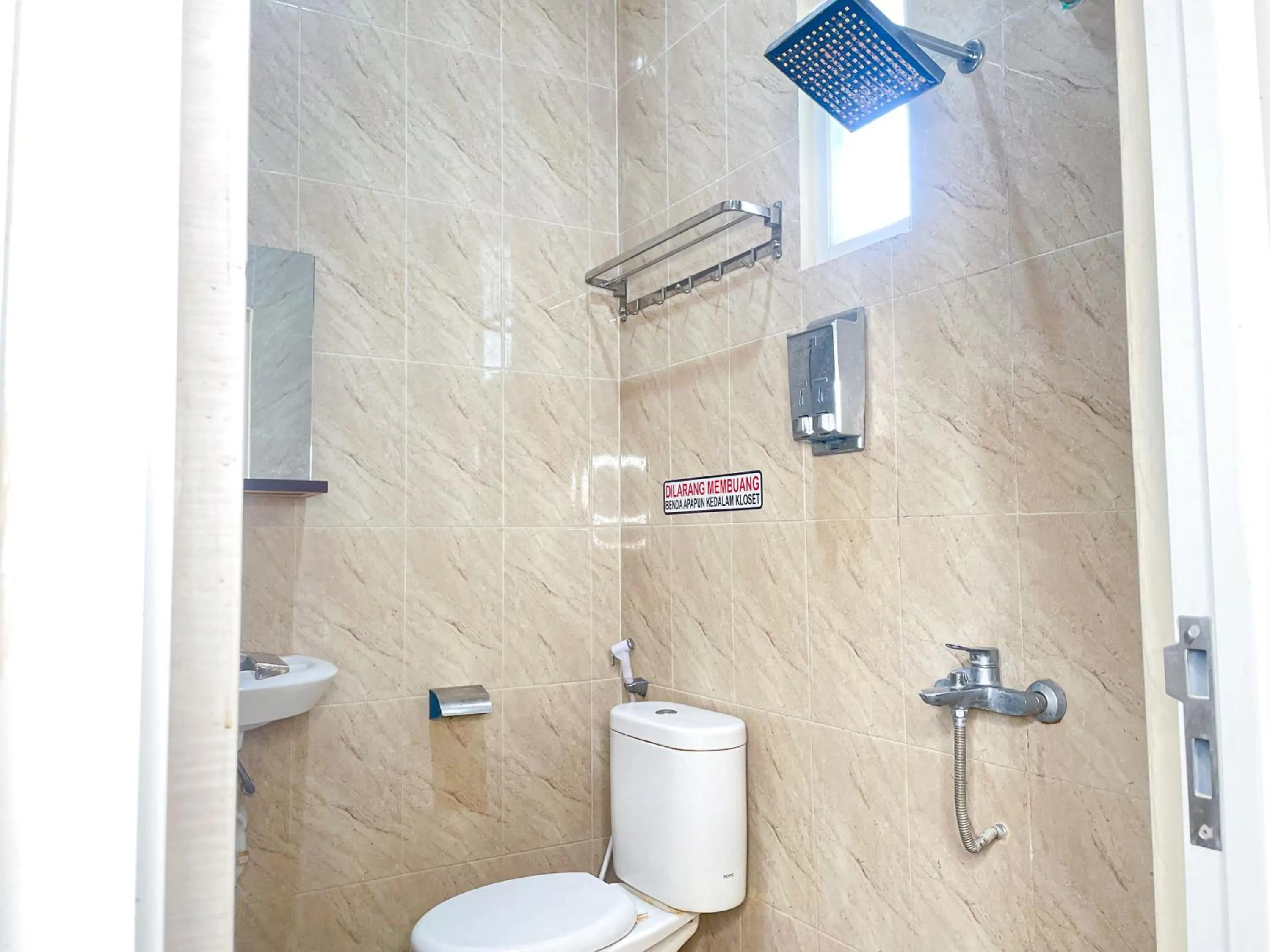 Bathroom in Hotel O Kate'el Inn