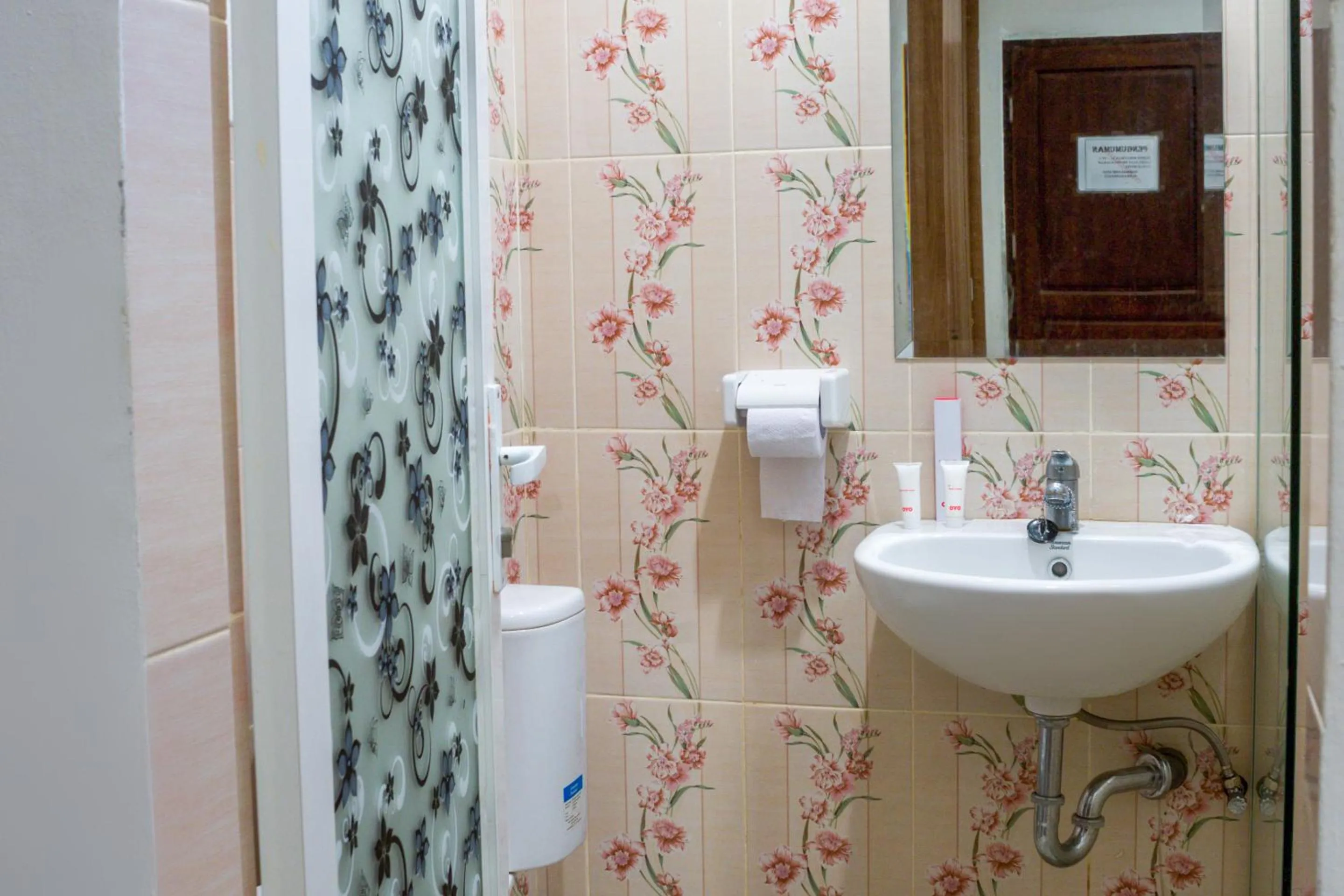 Bathroom in Hotel O Papakoel