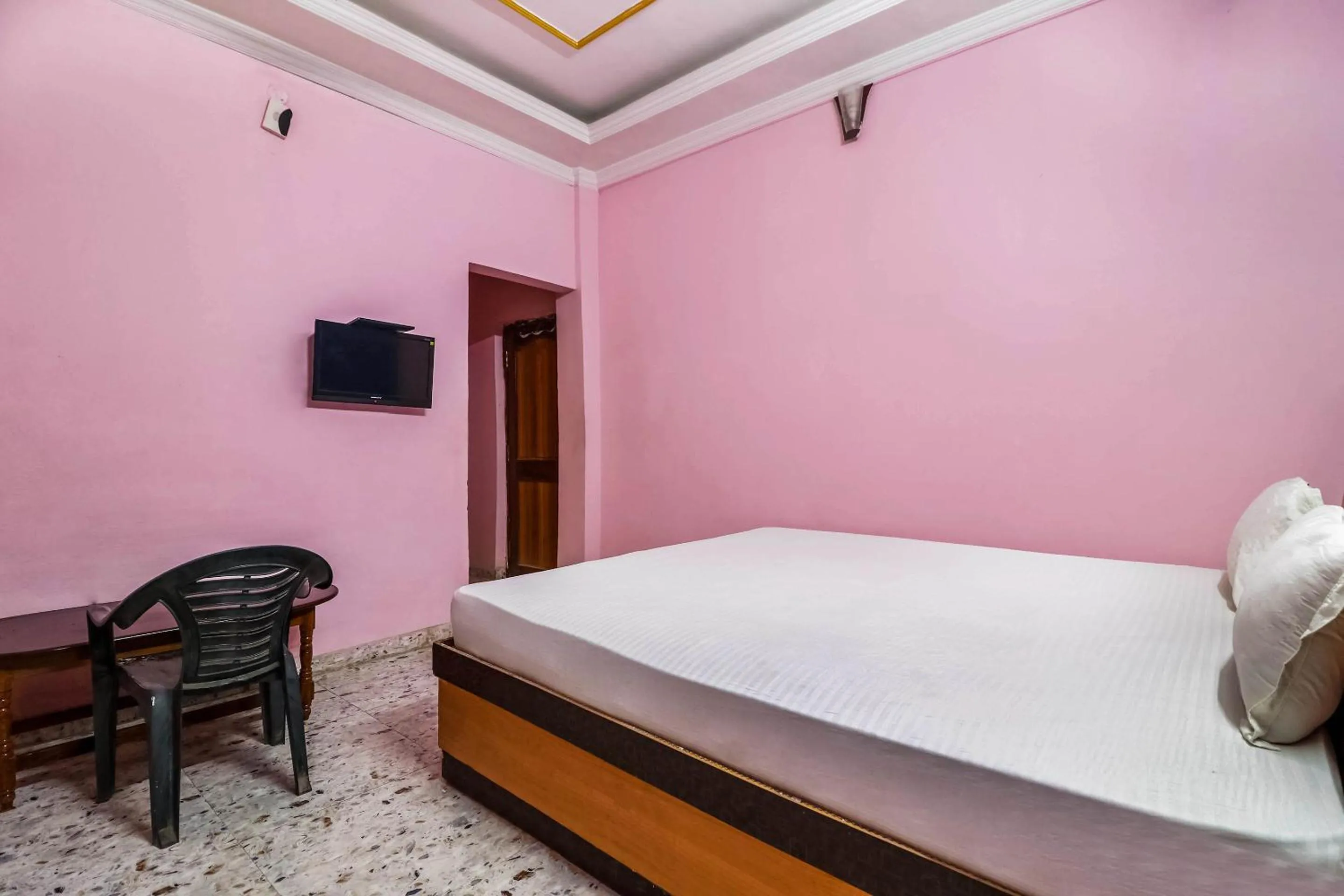 Bedroom, Bed in Hotel O C K International