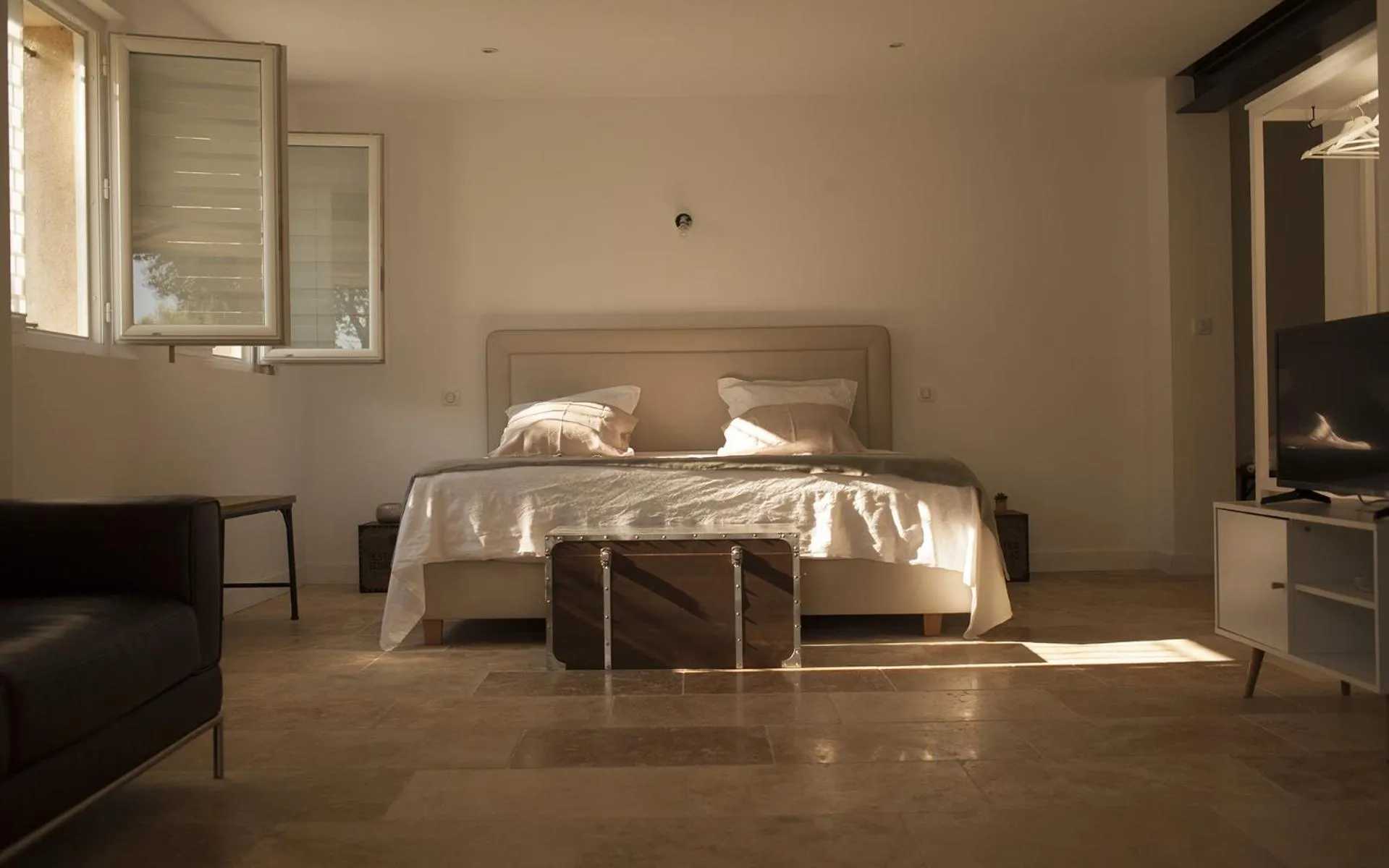 Bed in Mas lou Félibrige