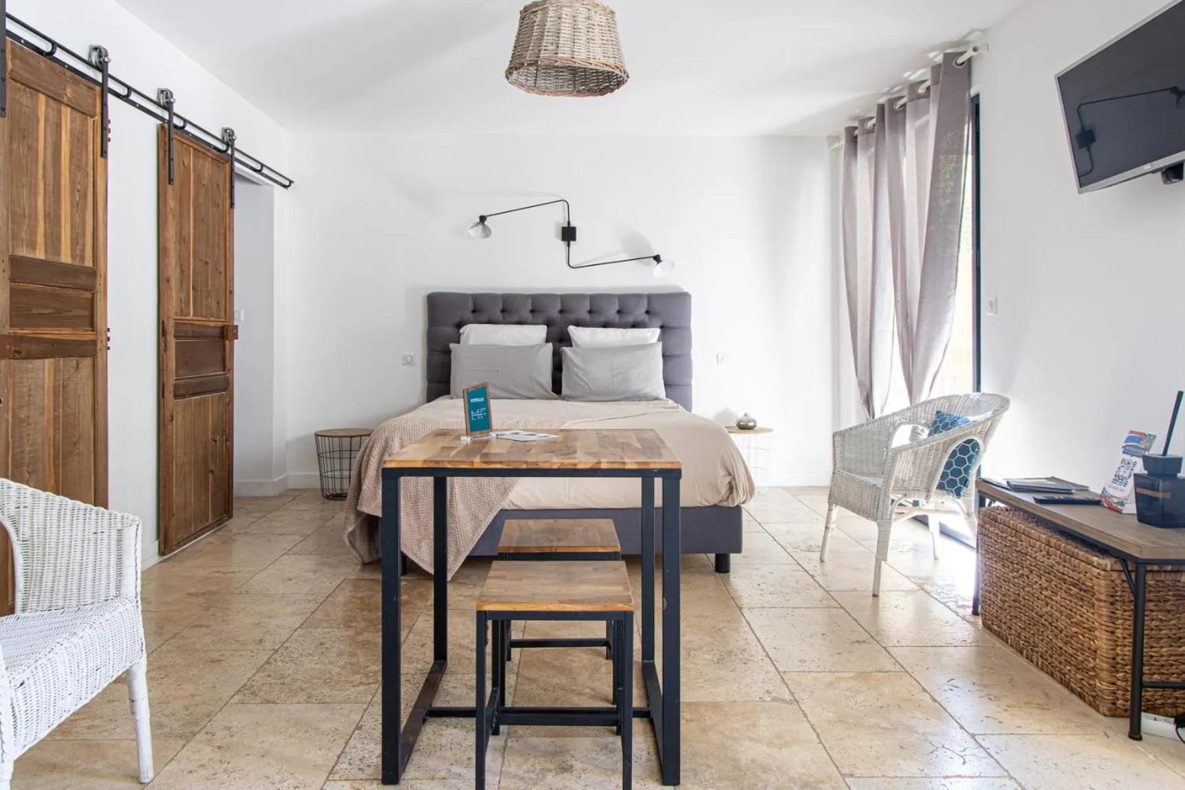 Bed in Mas lou Félibrige