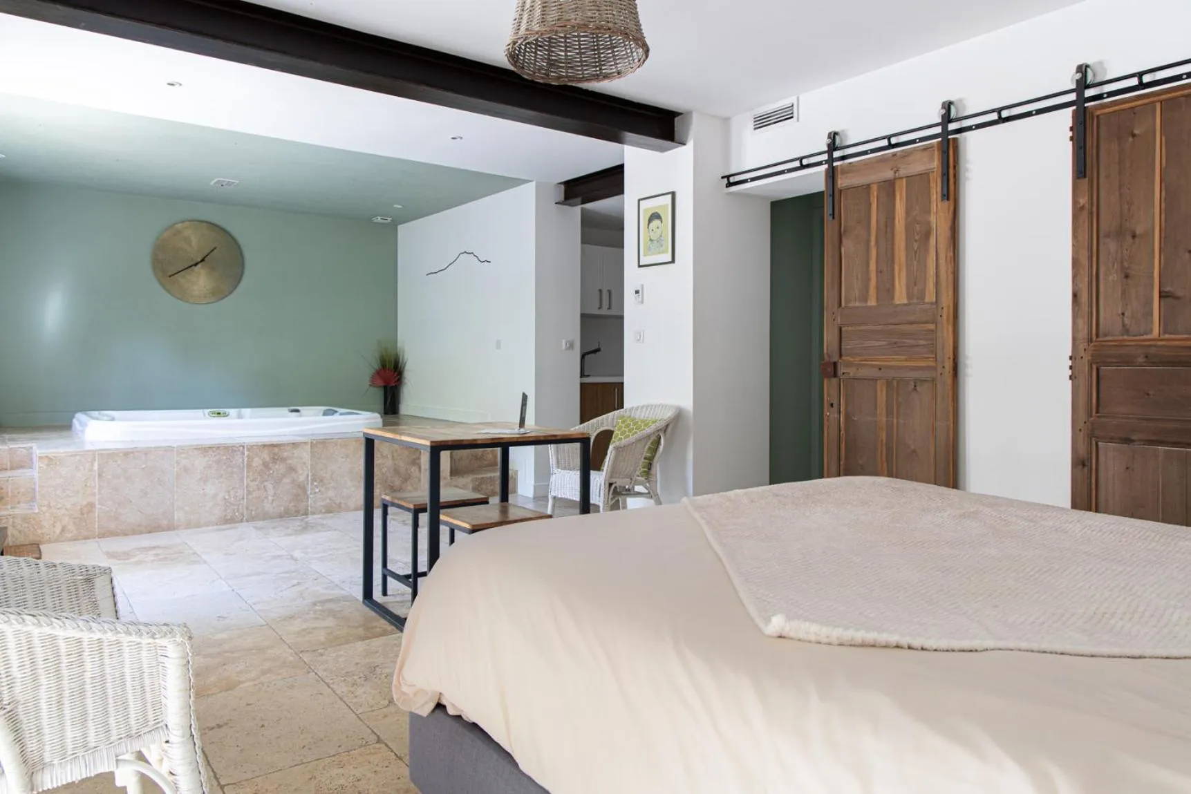 Bed in Mas lou Félibrige