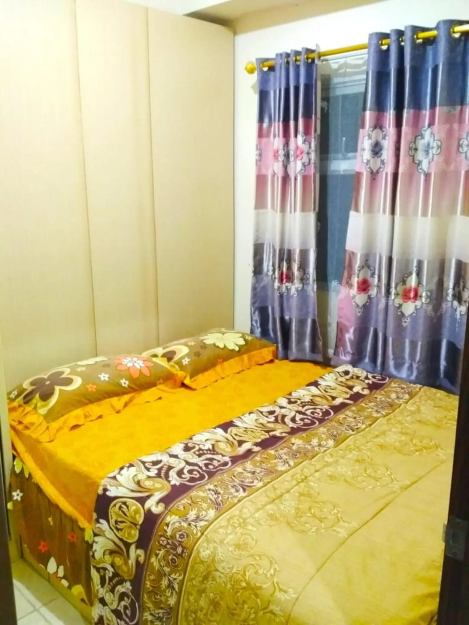 Bedroom, Bed in The Suites Metro by Faris Property