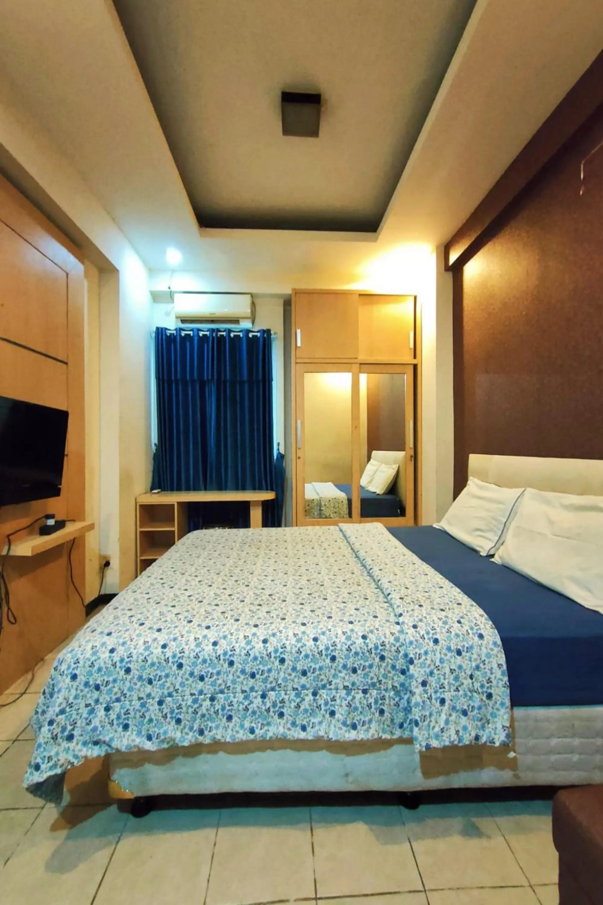 Bedroom, Bed in The Suites Metro by Faris Property