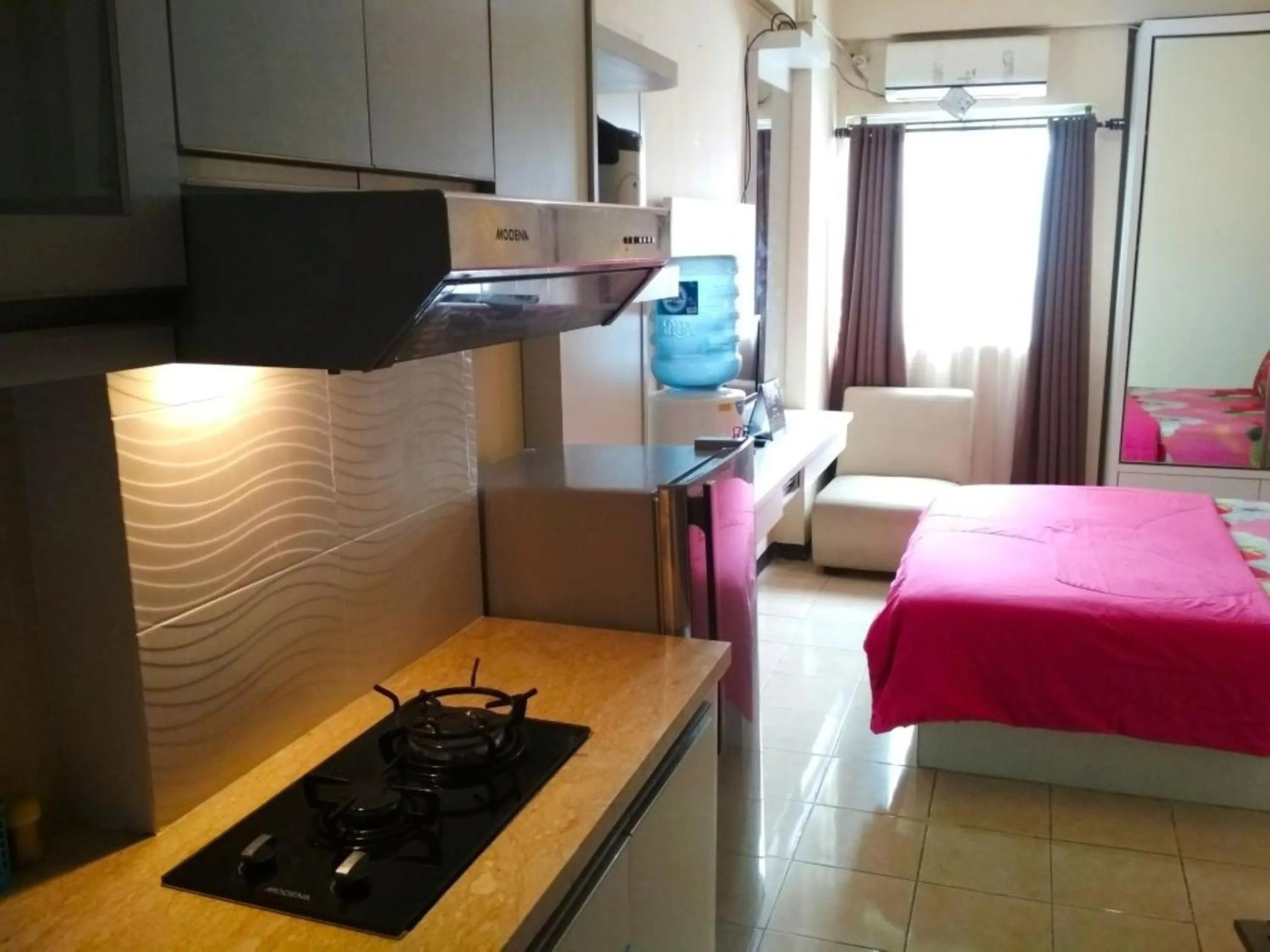 kitchen, Bed in The Suites Metro by Faris Property