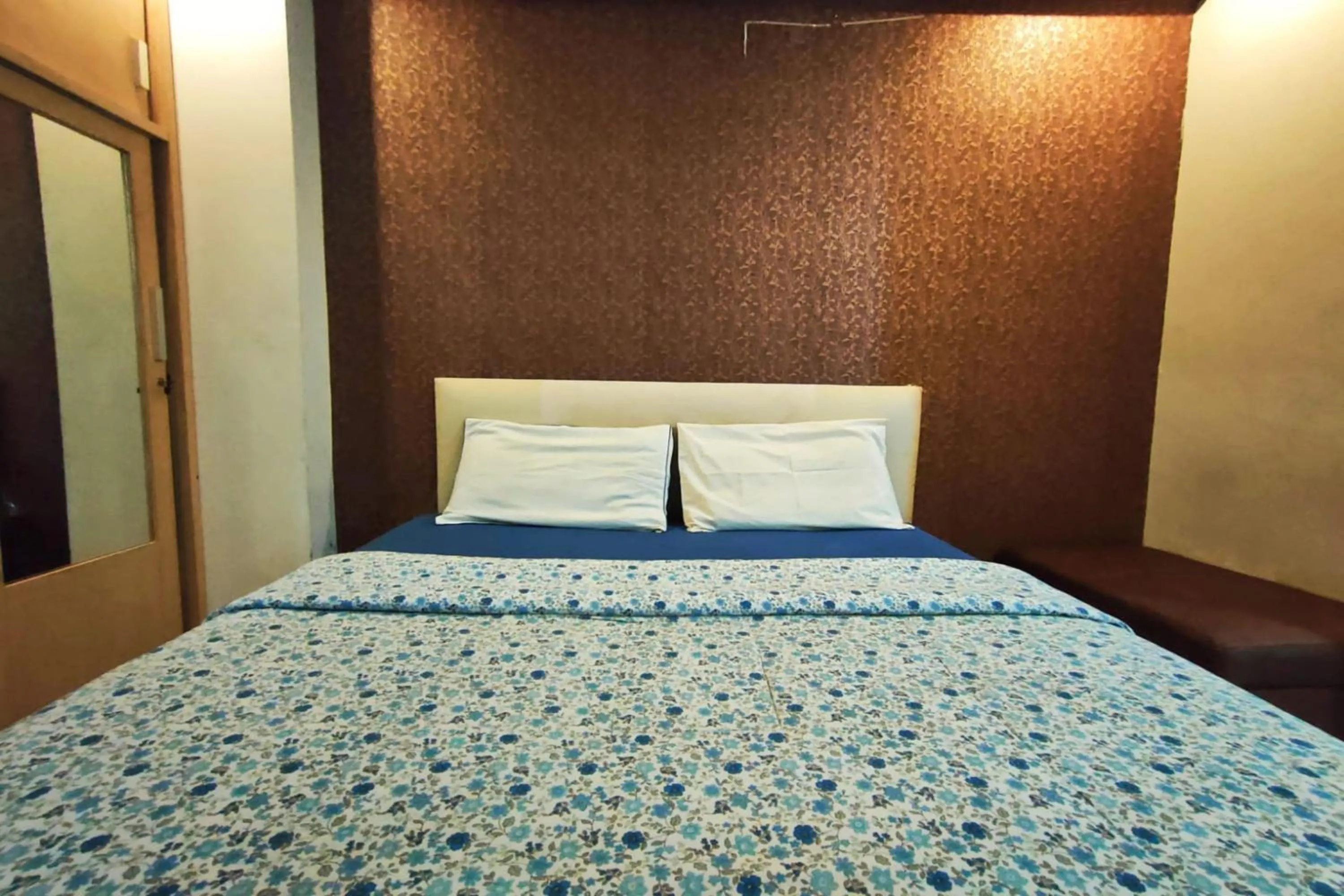 Bedroom, Bed in The Suites Metro by Faris Property